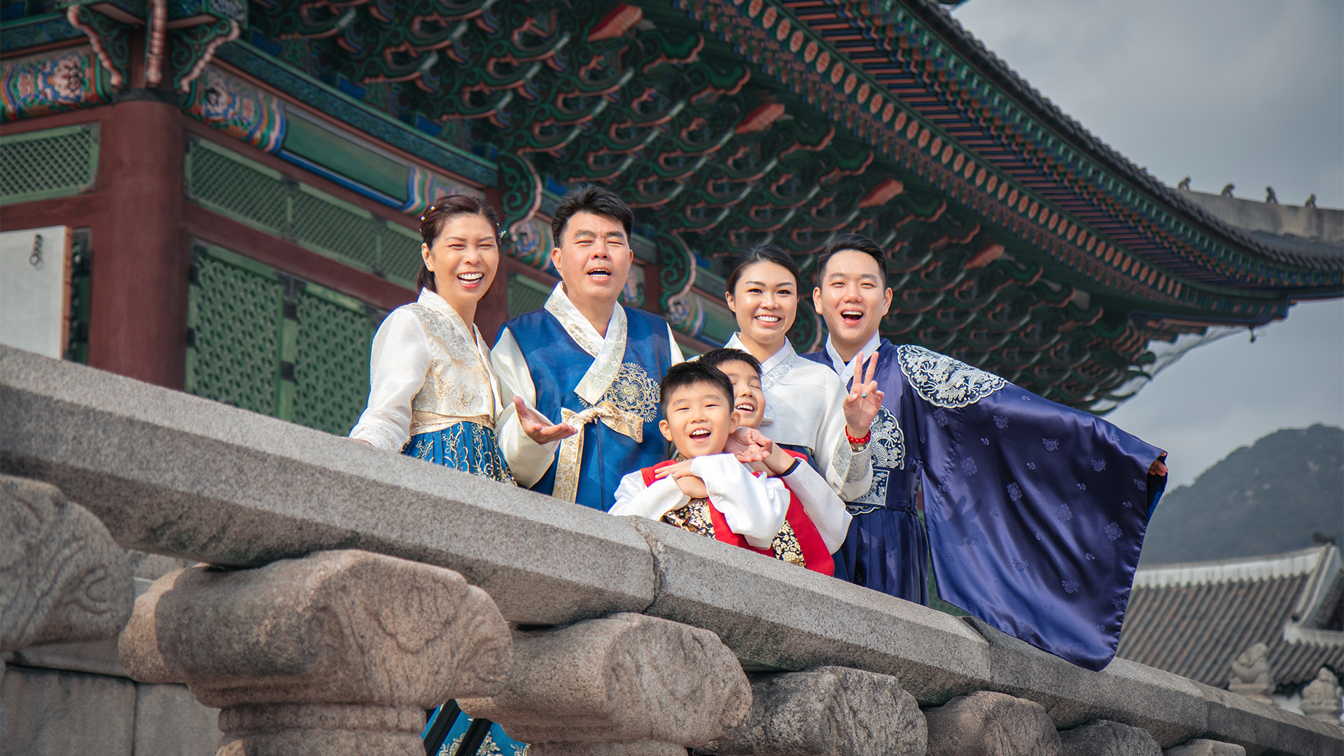 Gyeongbokgung Hanbok Rental &amp; Photoshoot Experience