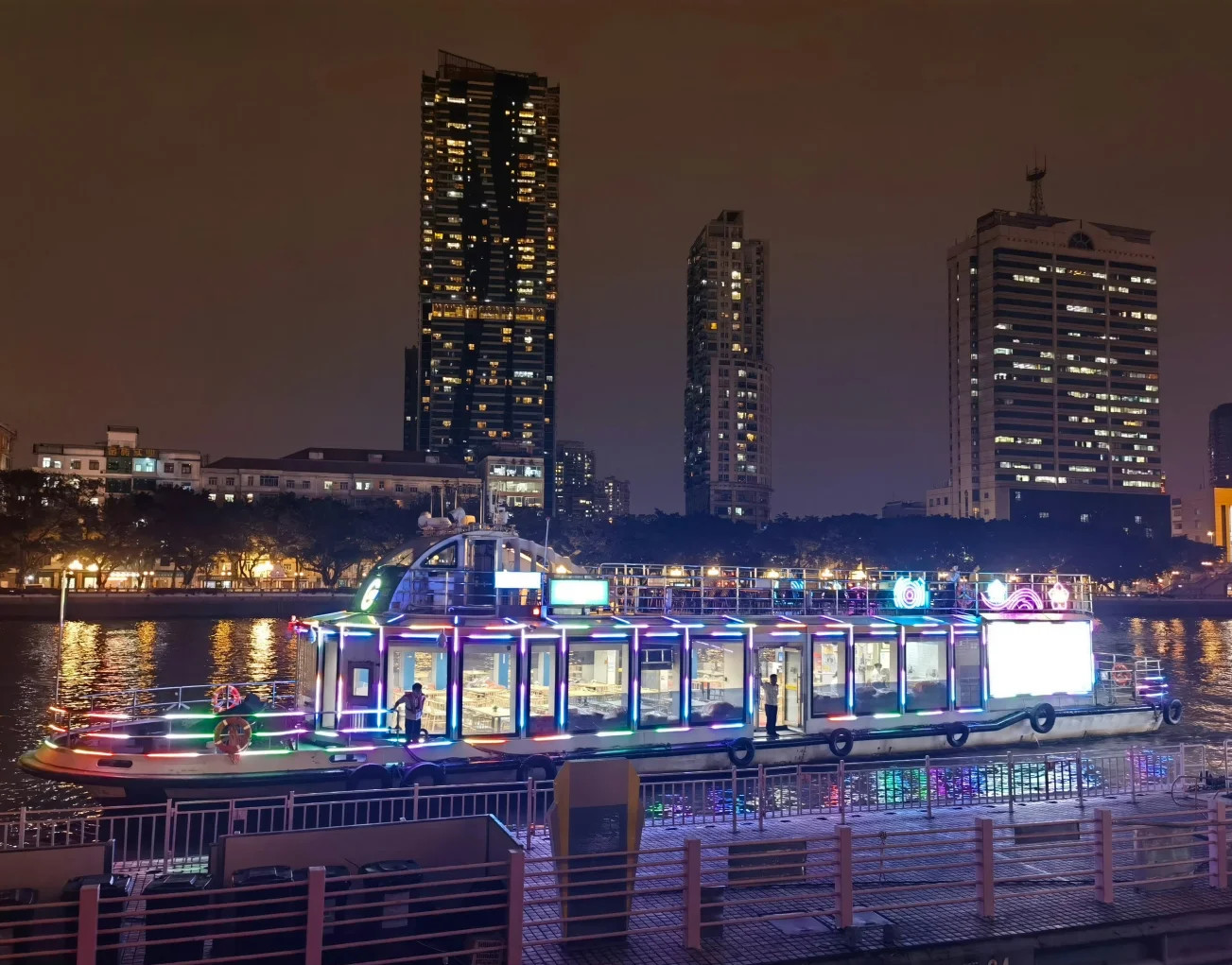 Guangzhou Pure Pearl River Night Cruise + Standard Cruise Simple Meal