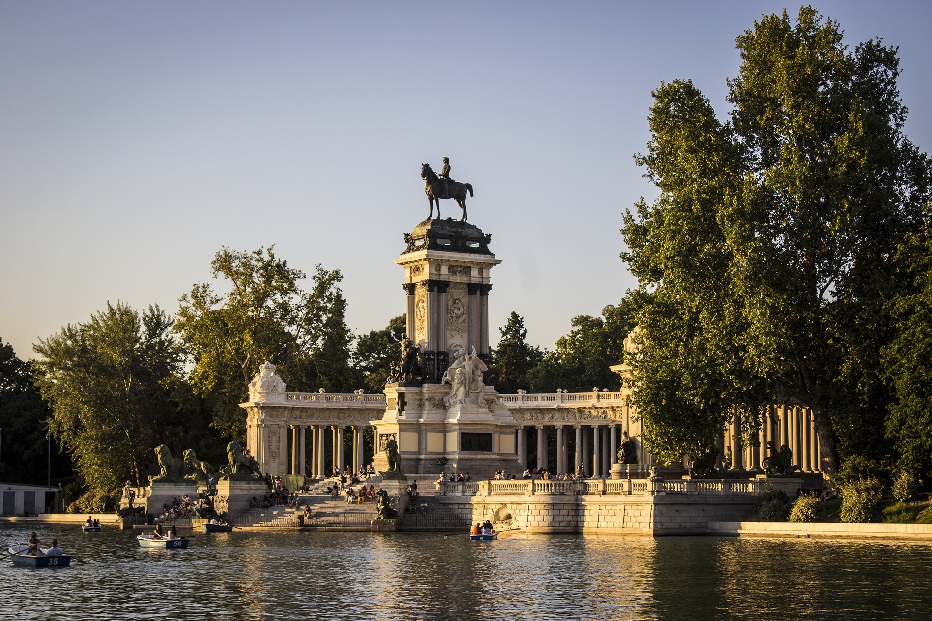 El Retiro Park Guided Walking Tour in Madrid