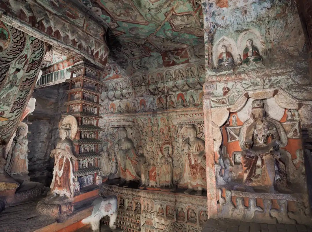 The Yungang Grottoes, a UNESCO World Heritage site, are renowned for their stunning rock-cut sculptures, which date back to the 5th and 6th centuries during the Northern Wei Dynasty. With their 252 caves and 51,000 status.