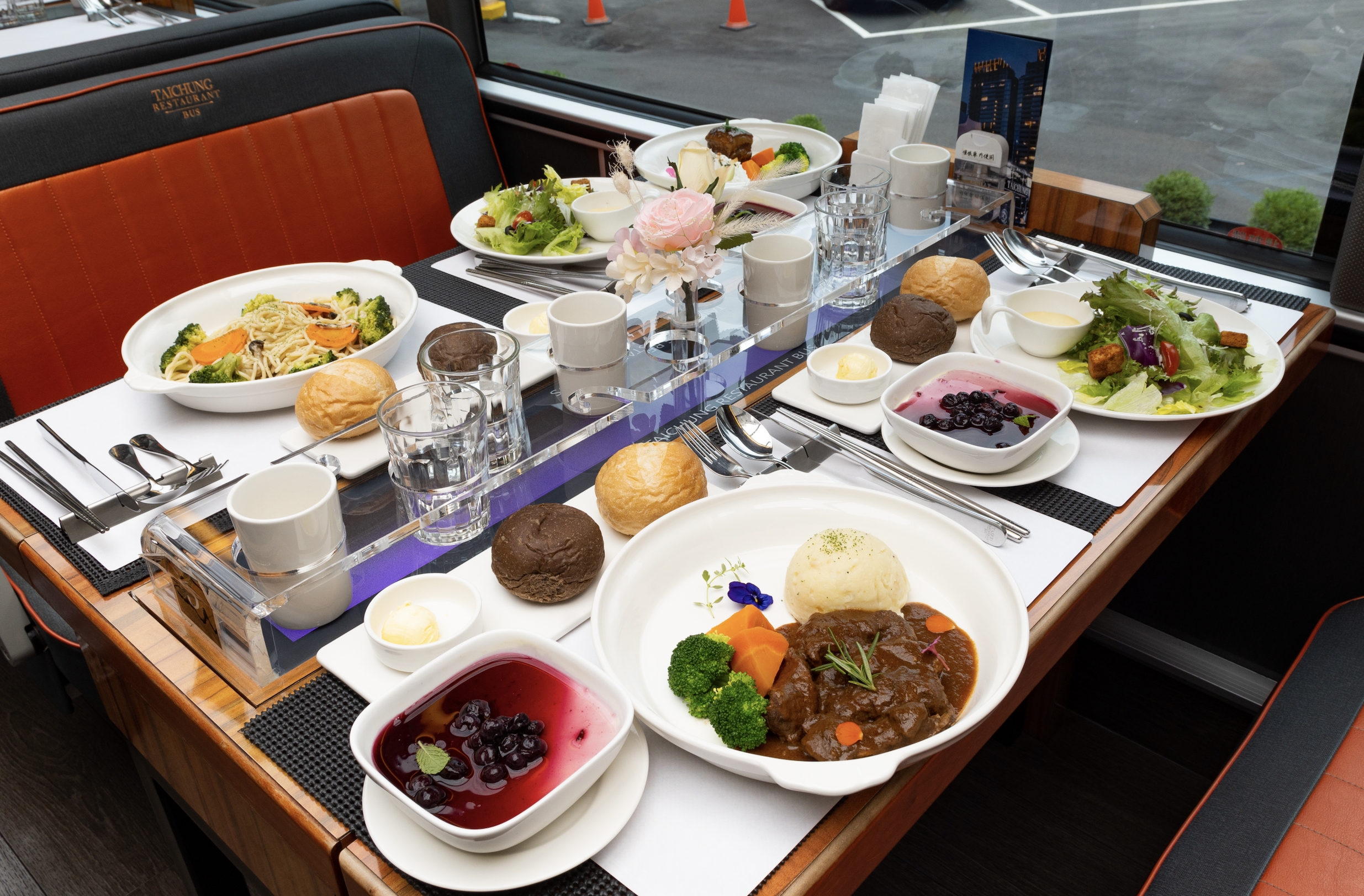 臺北雙層餐車用餐體驗