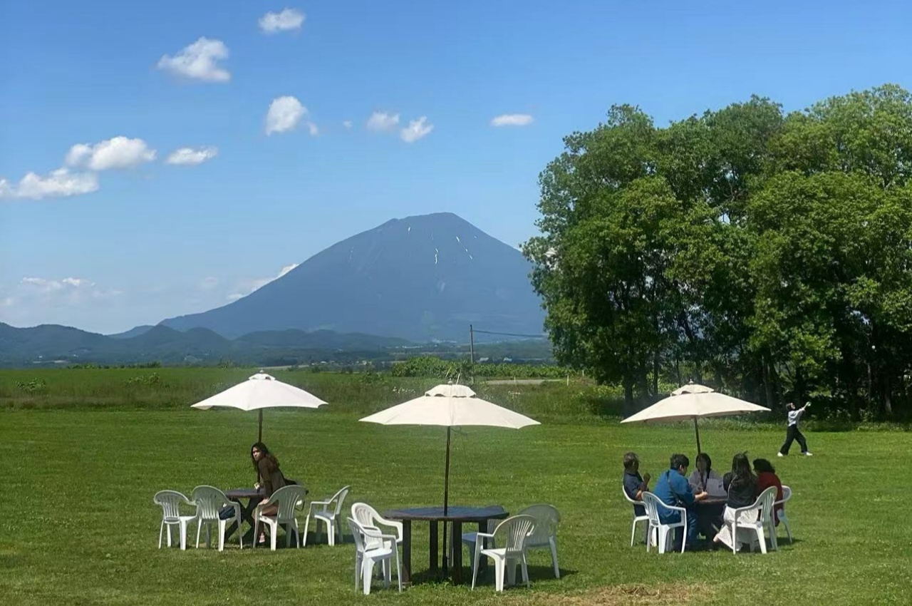 【北海道小富士山登別一日遊】小富士羊蹄山&洞爺湖展望臺&Lake Hill Farm&熊牧場&登別地獄谷一日遊（贈送冰淇淋）