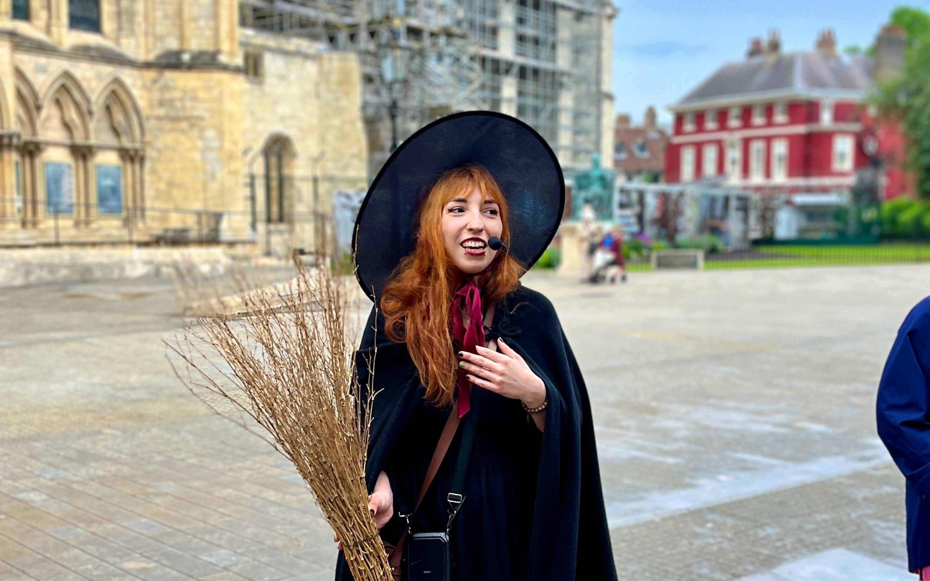 穿越約克（York）永恆的城市景觀，探索由一位充滿活力的導遊講述的巫術故事