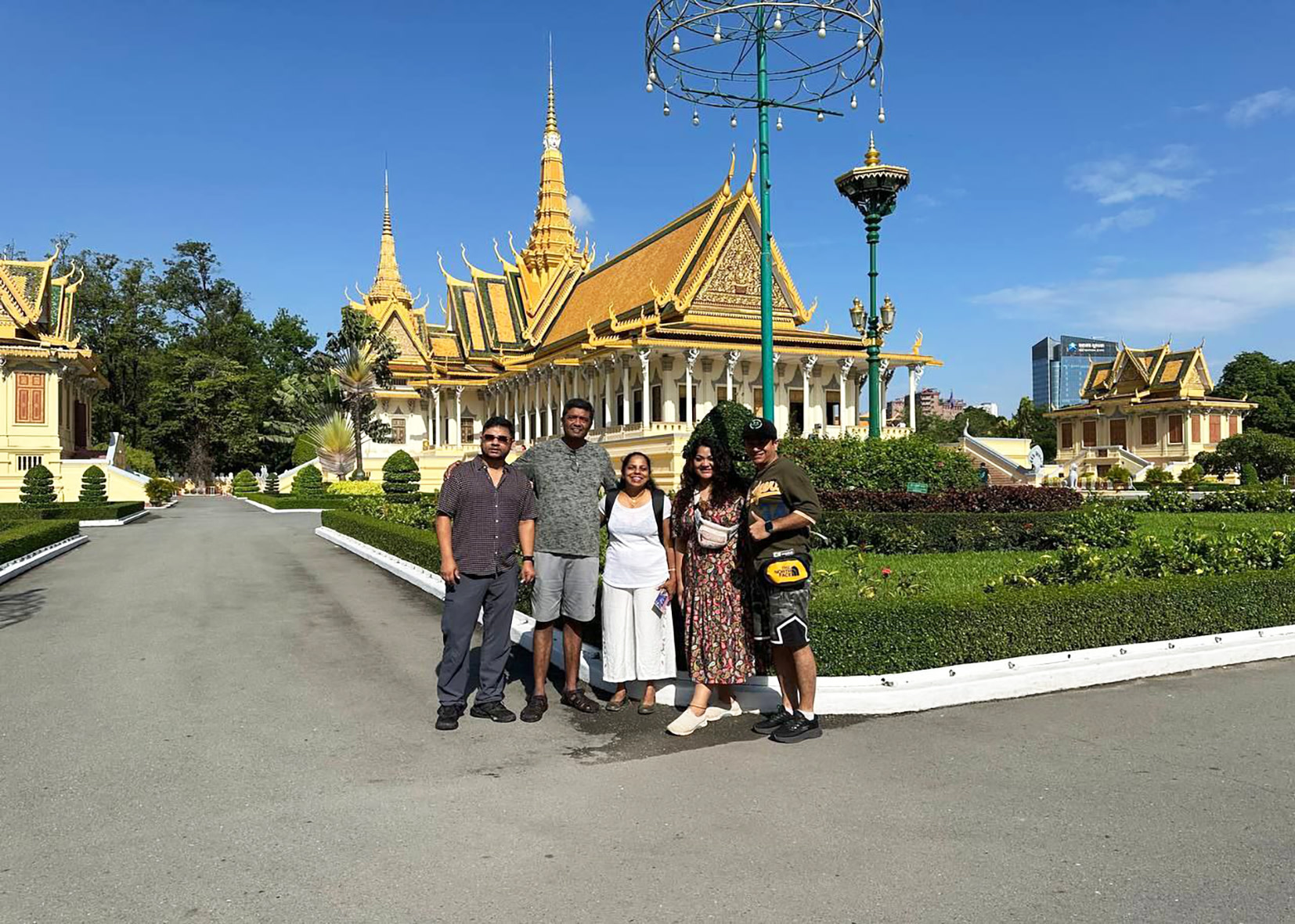 在您的冒險旅程中，讓專業導遊為您解說，聆聽關於金邊 (Phnom Penh) 的精彩故事