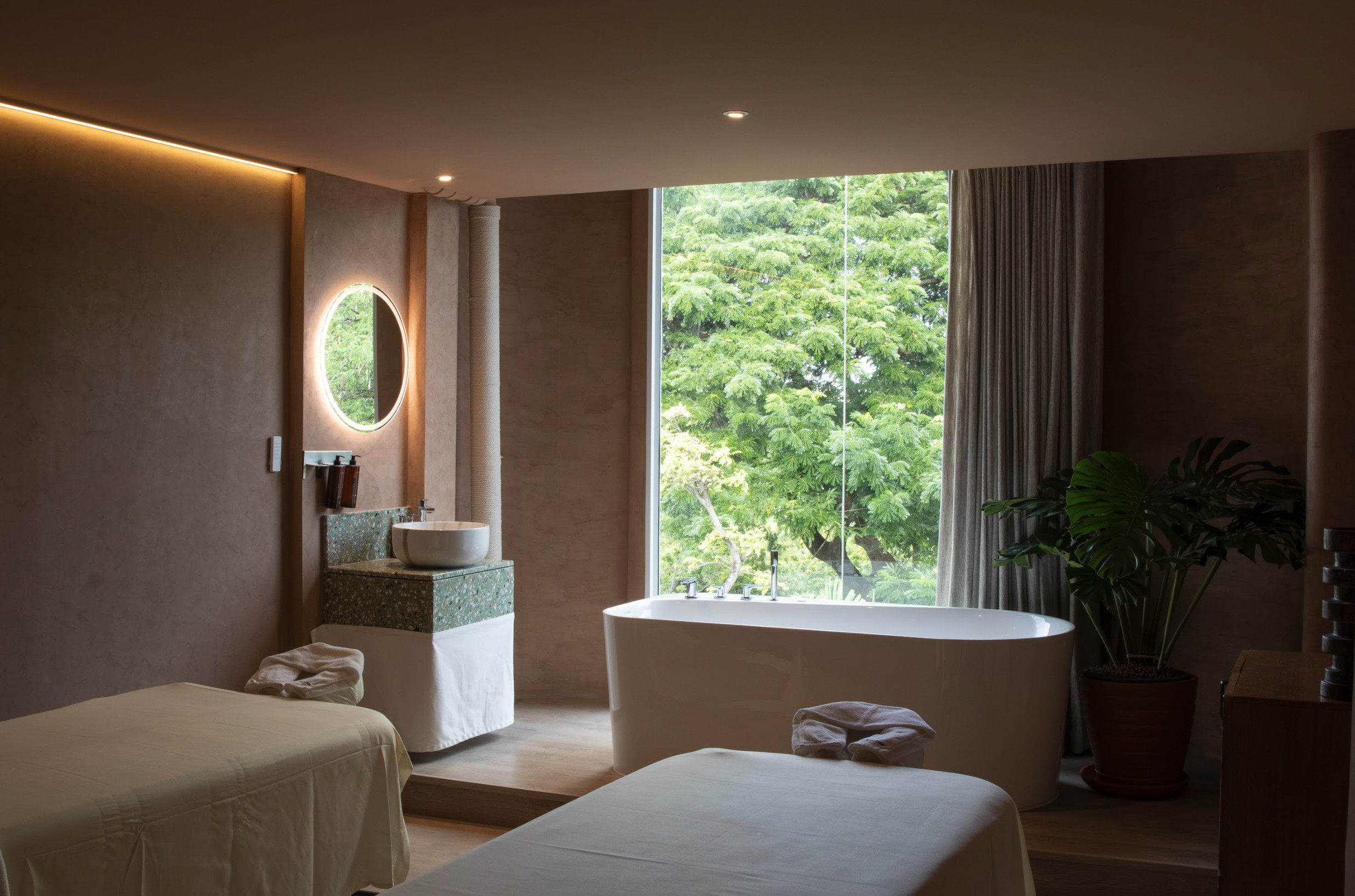 Calm Hideaway Spa at Charoen Nakhon in Bangkok