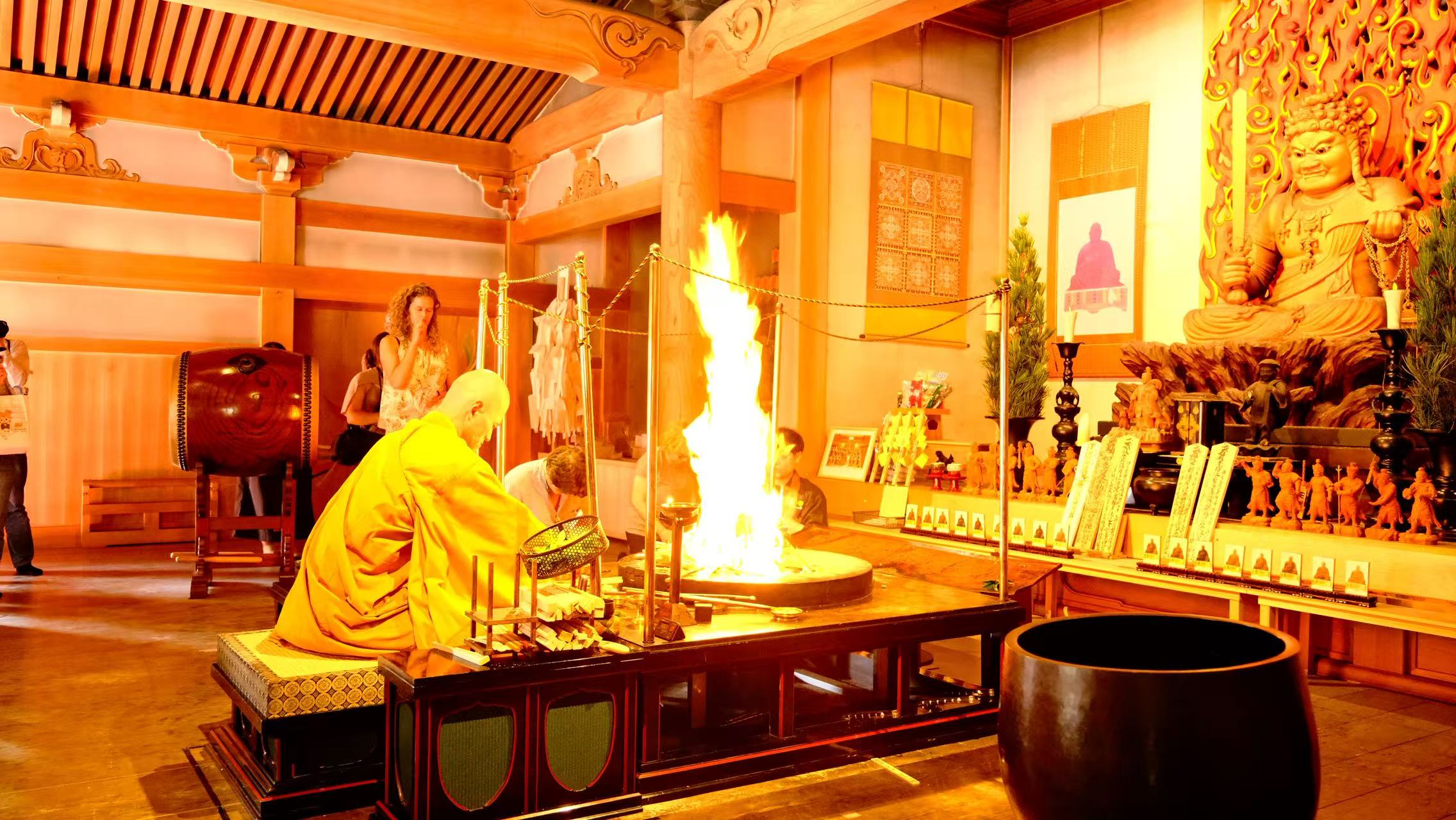 清淨心院每日13:00可以參加護摩行體験，一個焚燒護摩祈願來祈禱。免費參加，不需要預約。