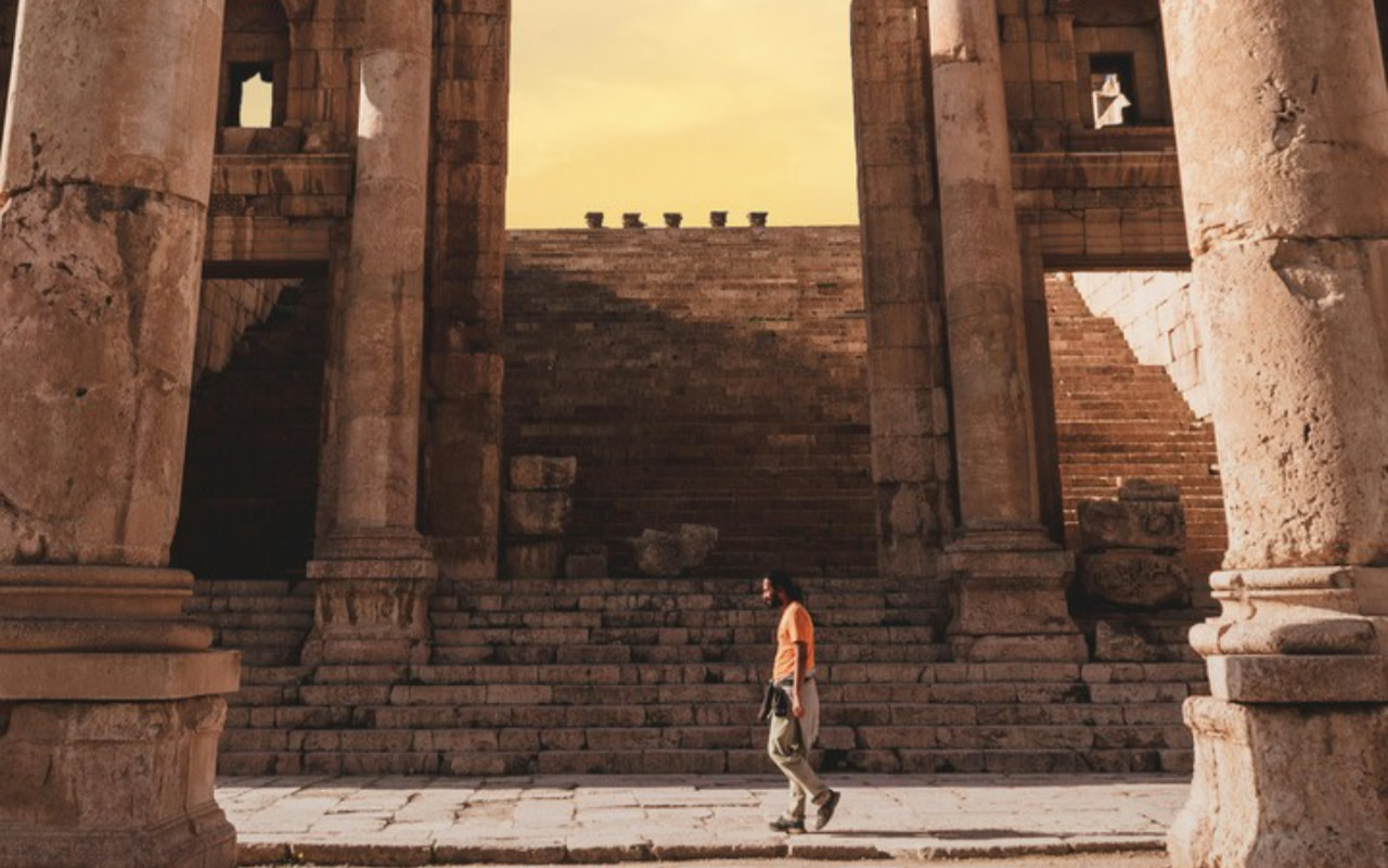 從山頂城堡到熱鬧街區，安曼完美融合了過去與現在的風華。