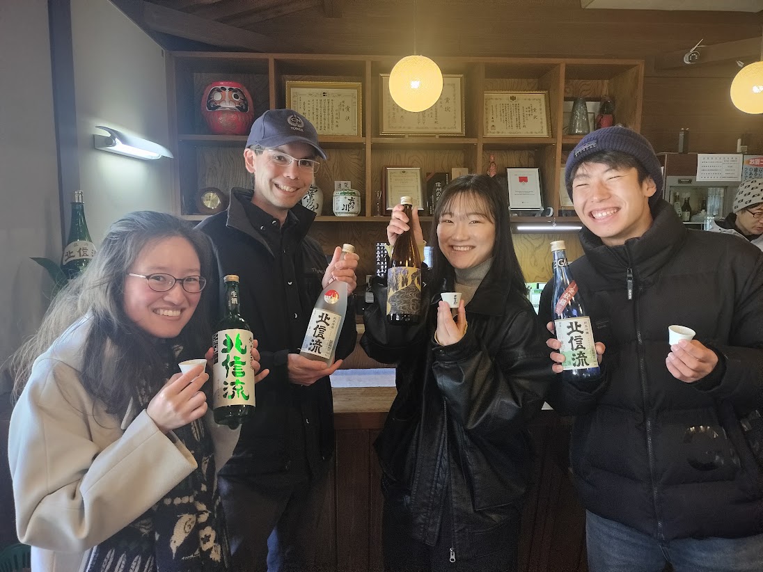 Paint & Sip Experience in Hokusai’s Town: Sake and Art Join-In Tour