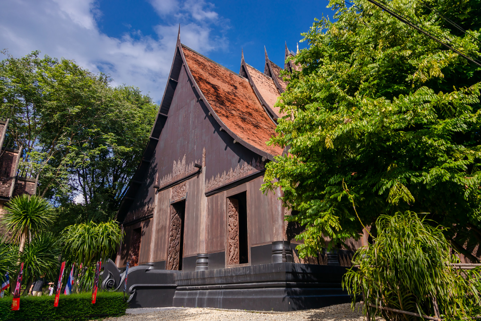 Discover White Temple, Black House & Blue Temple from Chiang Mai
