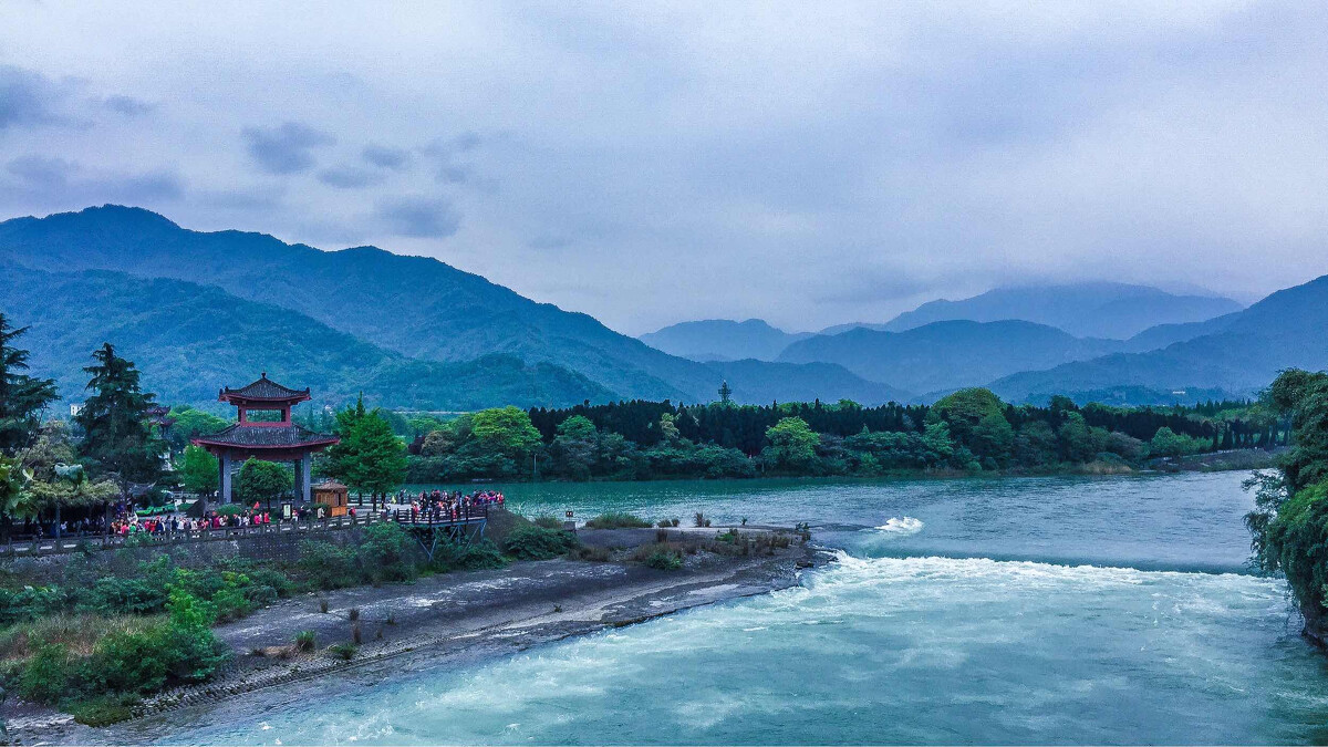 Sichuan Chengdu Panda Base Dujiangyan Day Tour