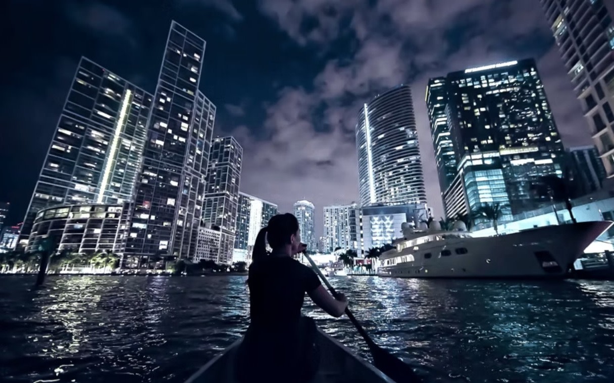 Night paddleboard or kayak tour in Miami