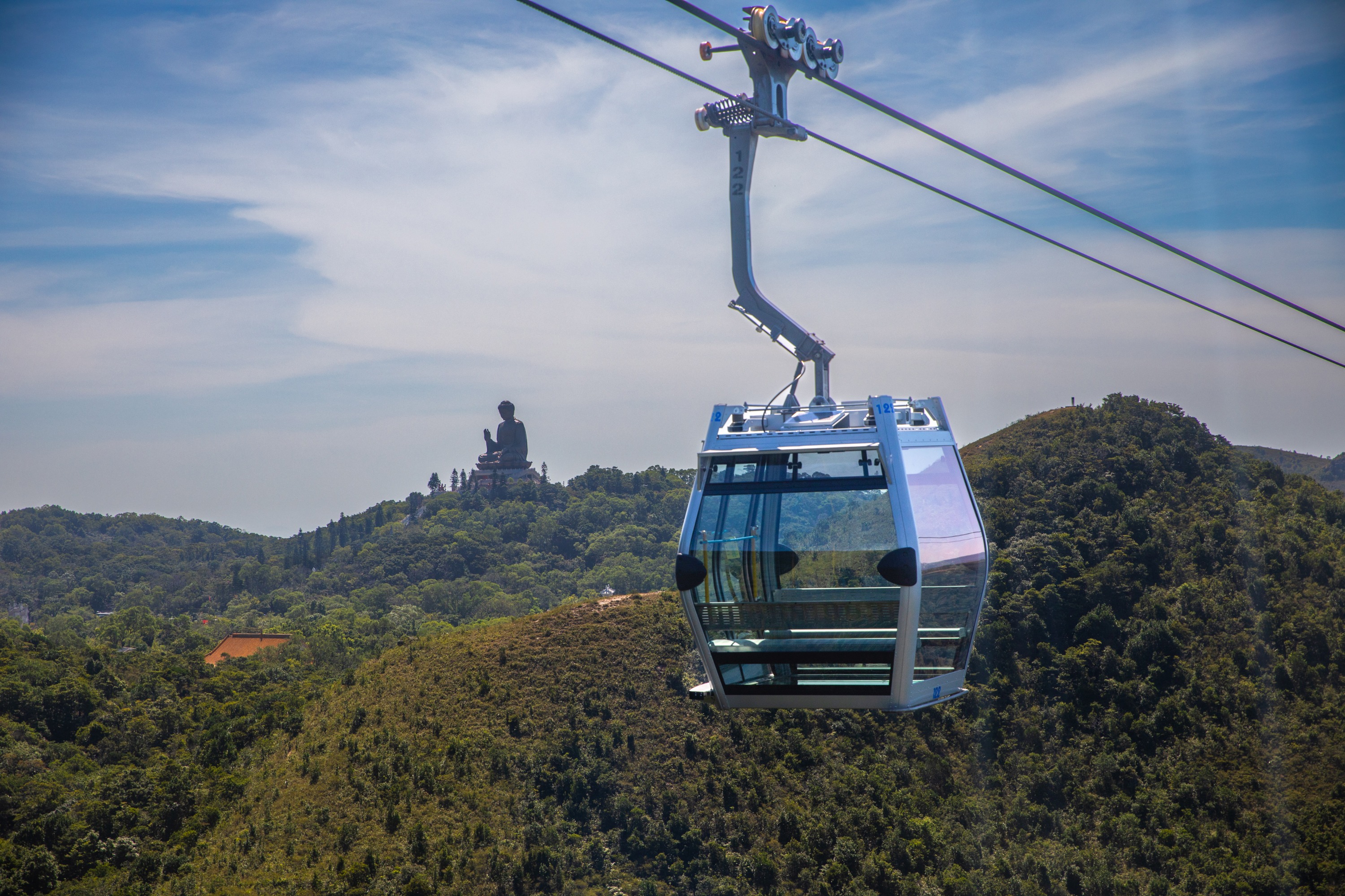 [全新全景纜車Crystal + ] 乘搭昂坪360纜車上山，將大嶼山迷人的自然景觀一覽無遺
