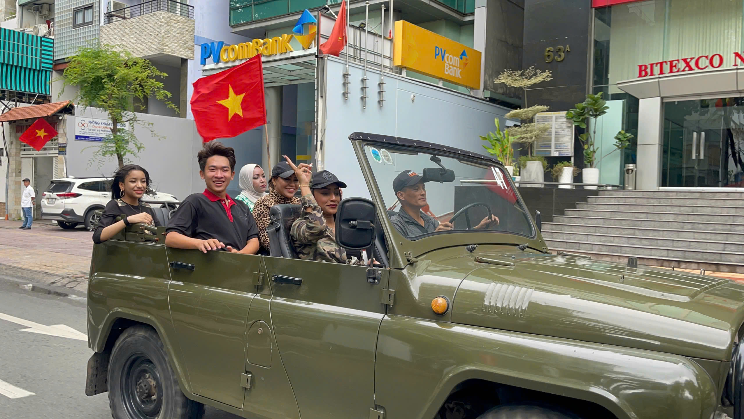 搭乘復古吉普車體驗西貢半日遊