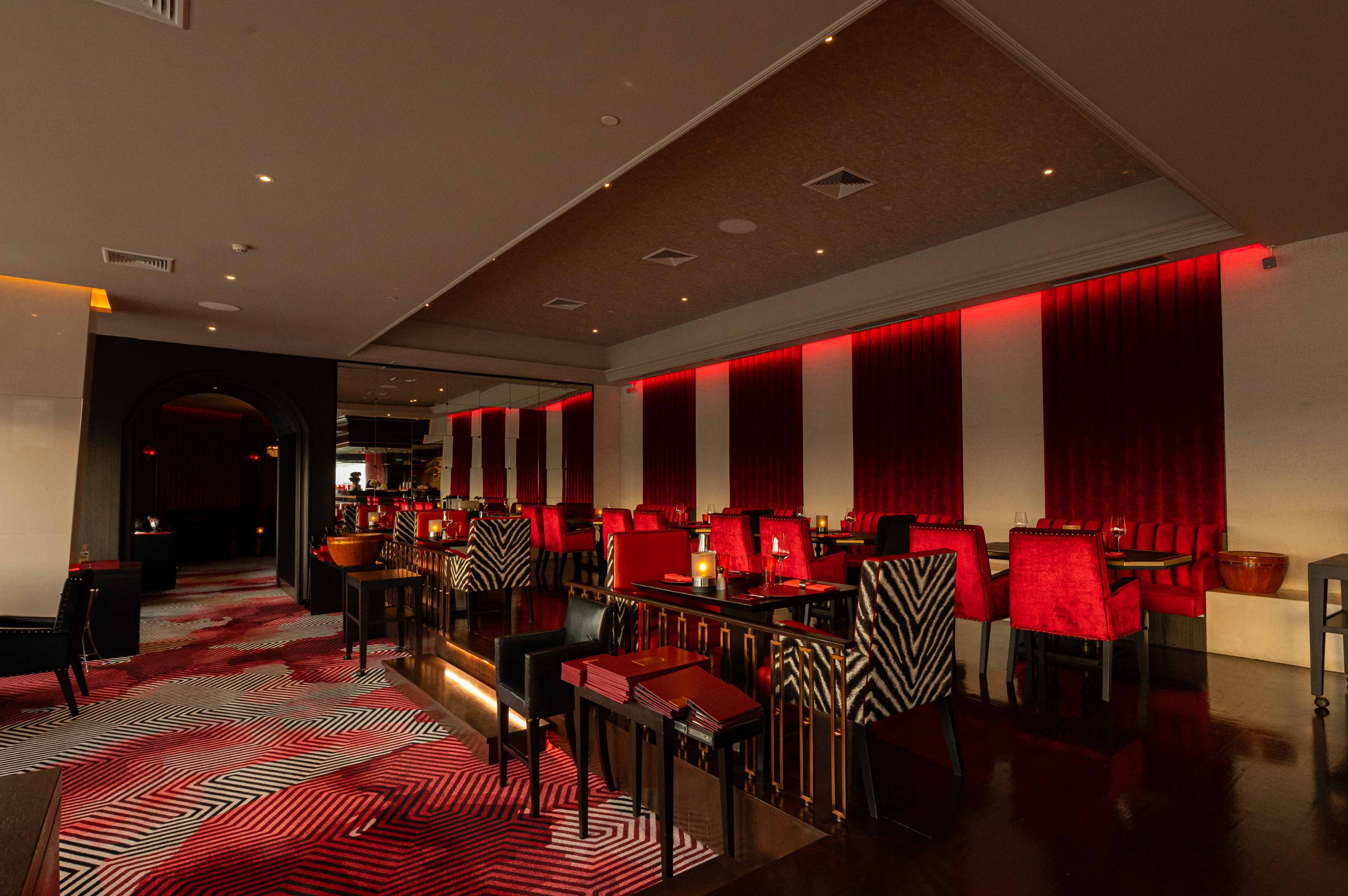 RIB ROOM & BAR Steakhouse The Landmark Bangkok