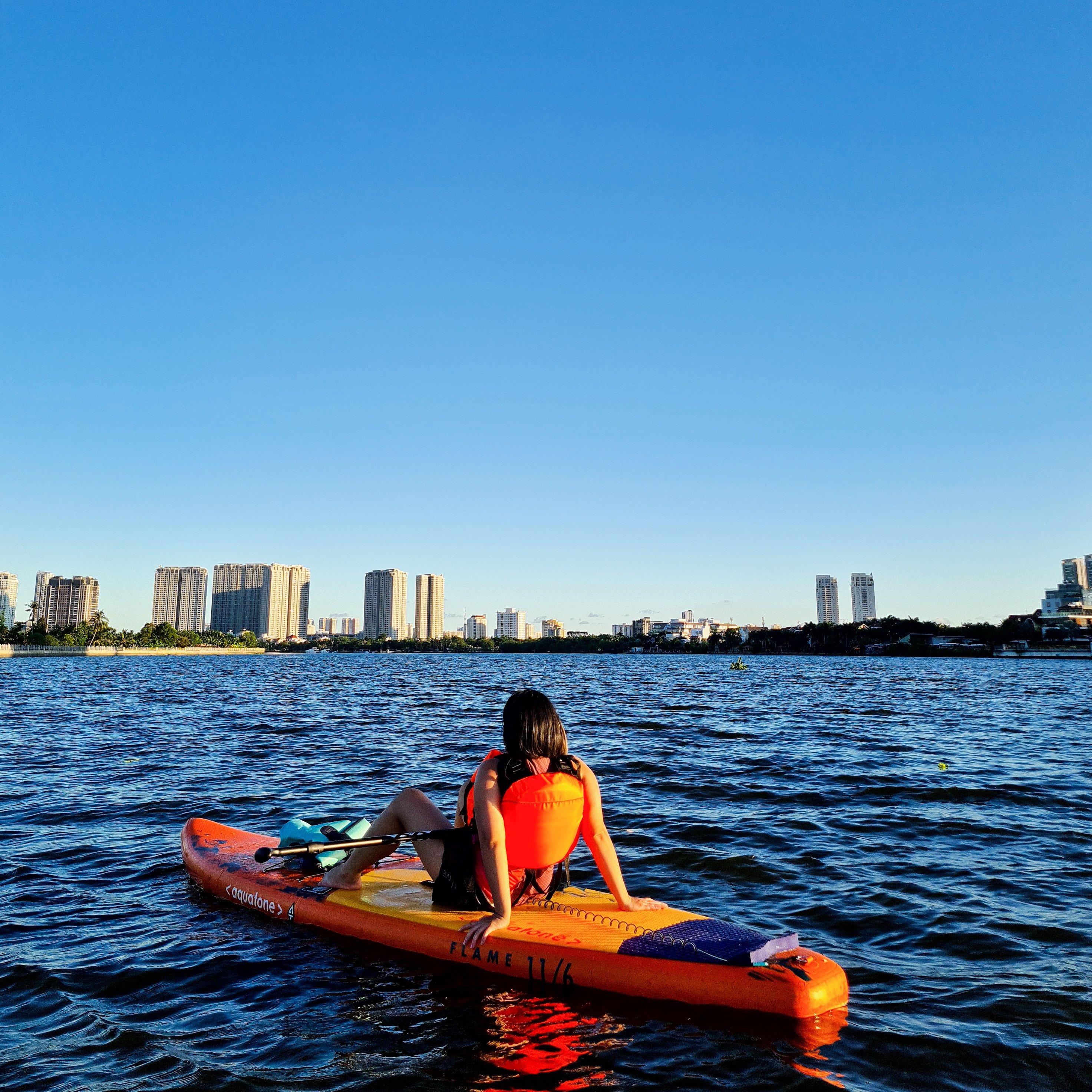 胡志明市西貢河 SUP 立式划槳體驗