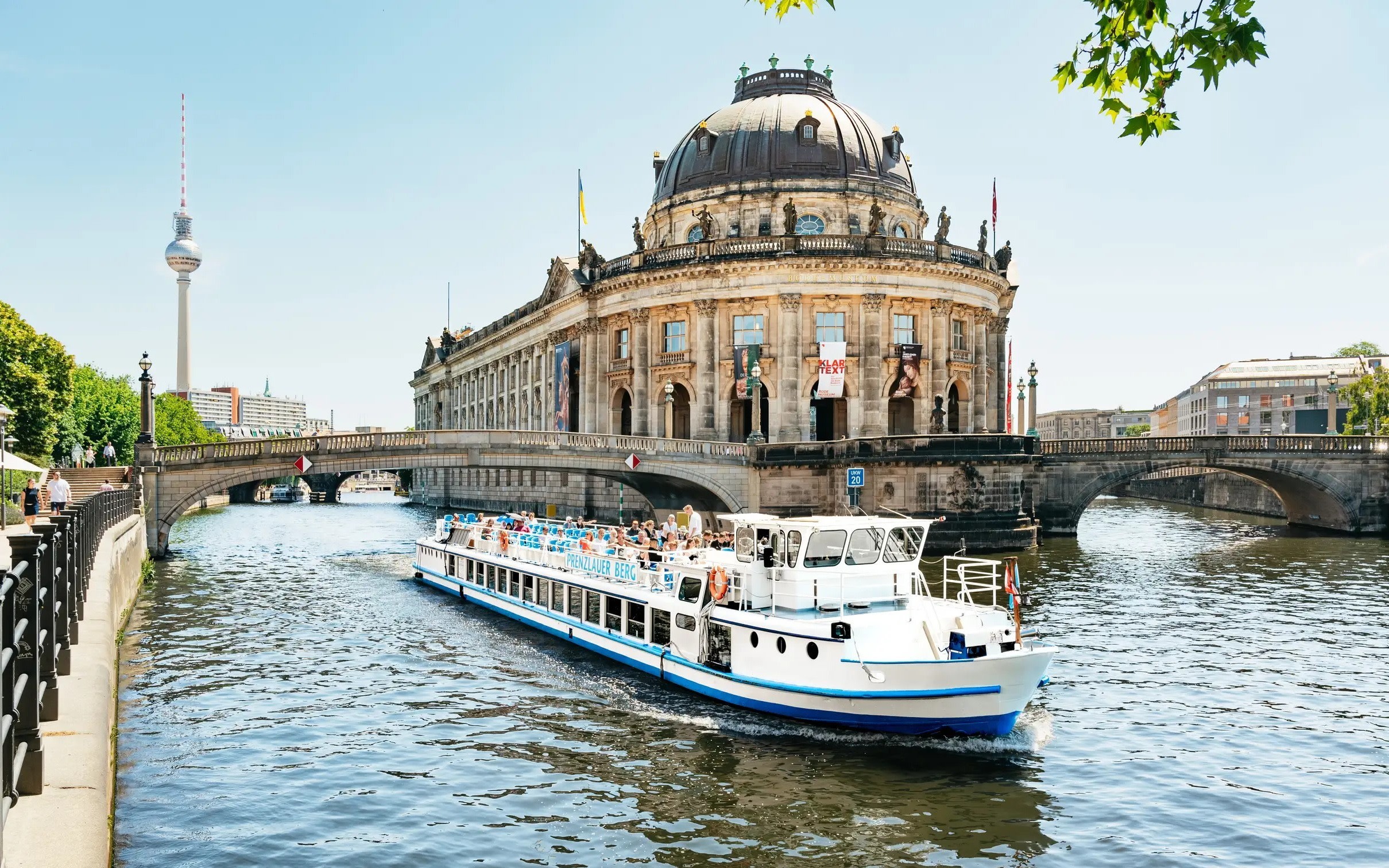 Berlin sighseeing cruise experience from Friedrichstrasse