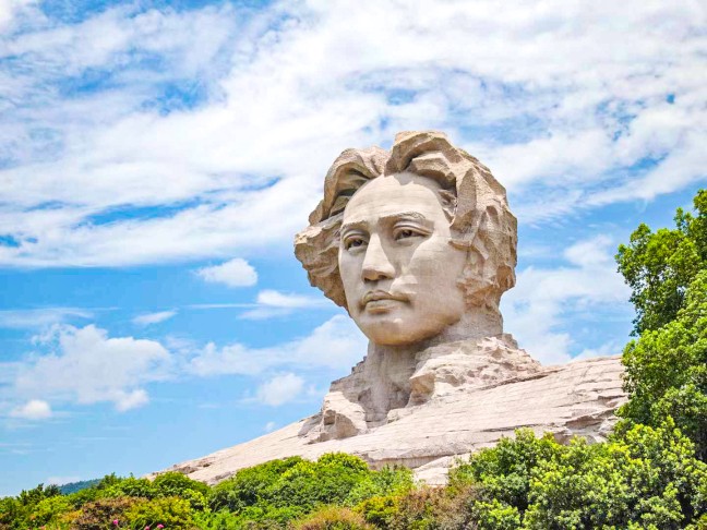 The largest inland continent in Asia, located in the heart of the Xiang River, the mother river of Hunan.