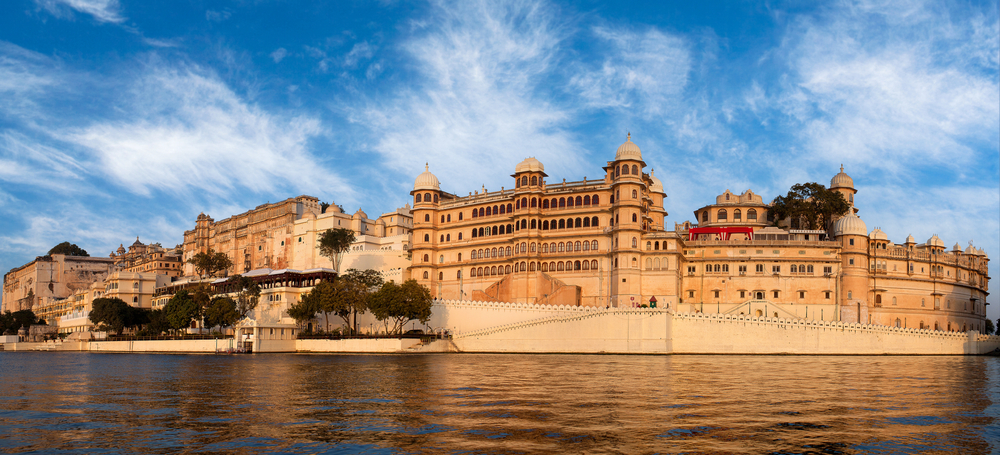 Udaipur Royal Heritage &amp; Eklingji Temple: Full-Day Guided Tour