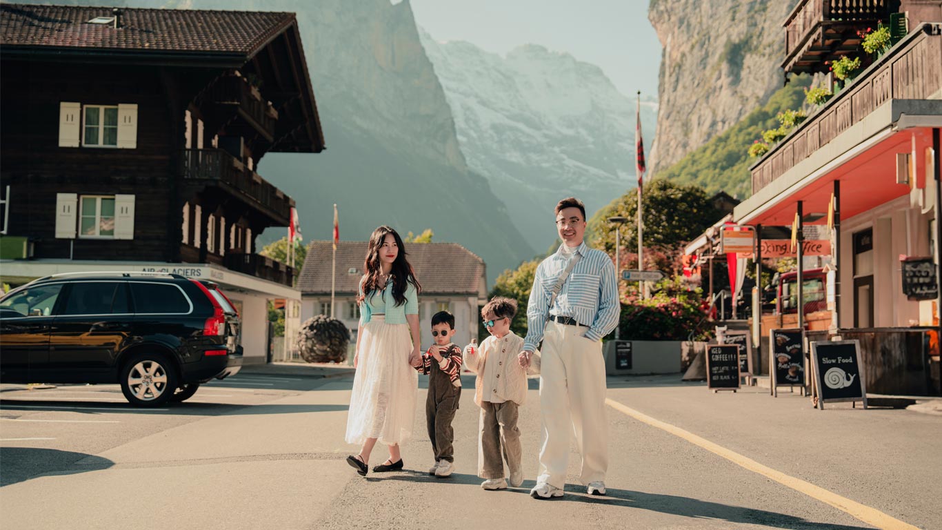 Private Photoshoot Tour: Lauterbrunnen & Wengen at the best spots