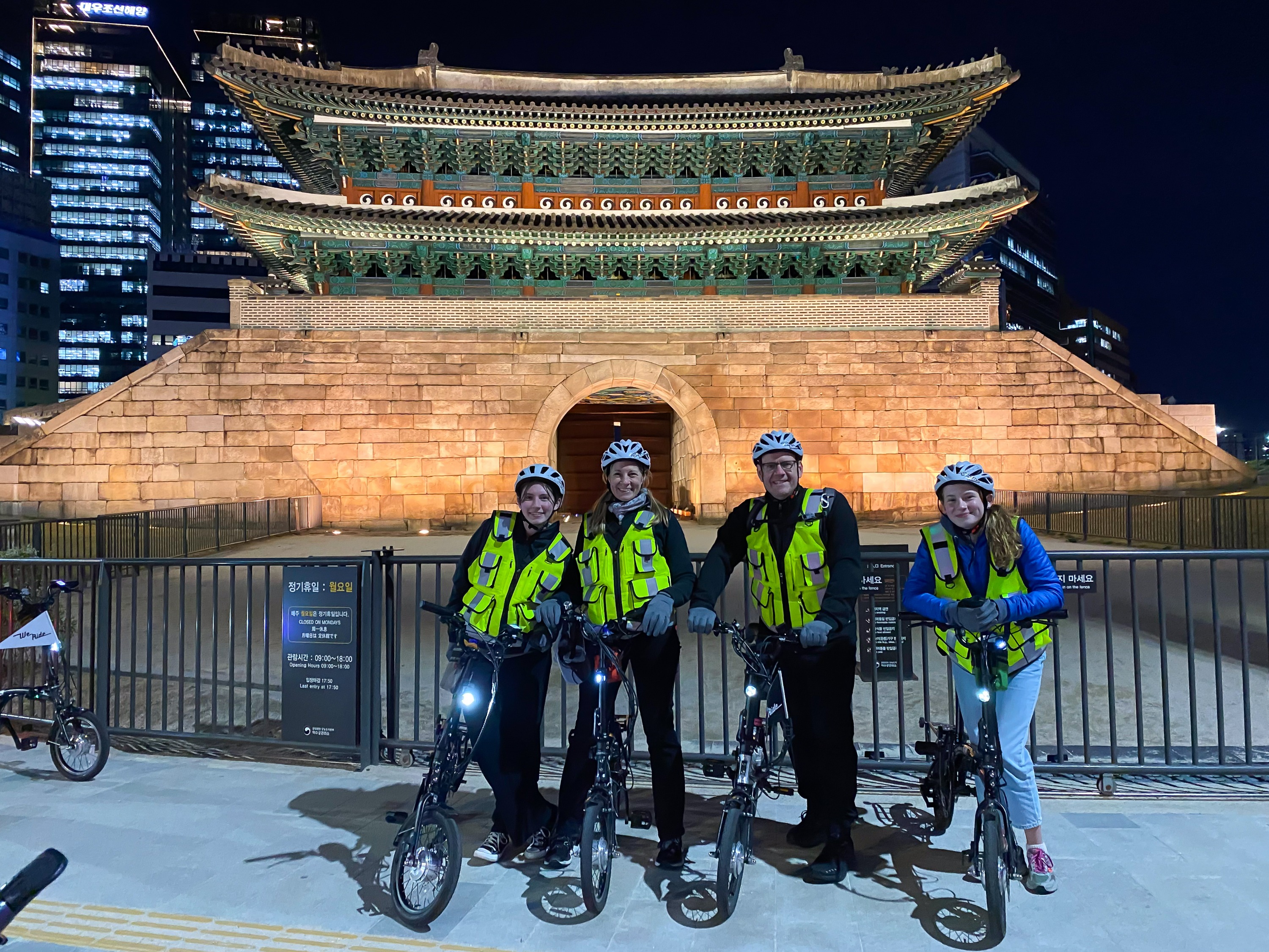 首爾市場美食 &amp; 夜間電動自行車之旅