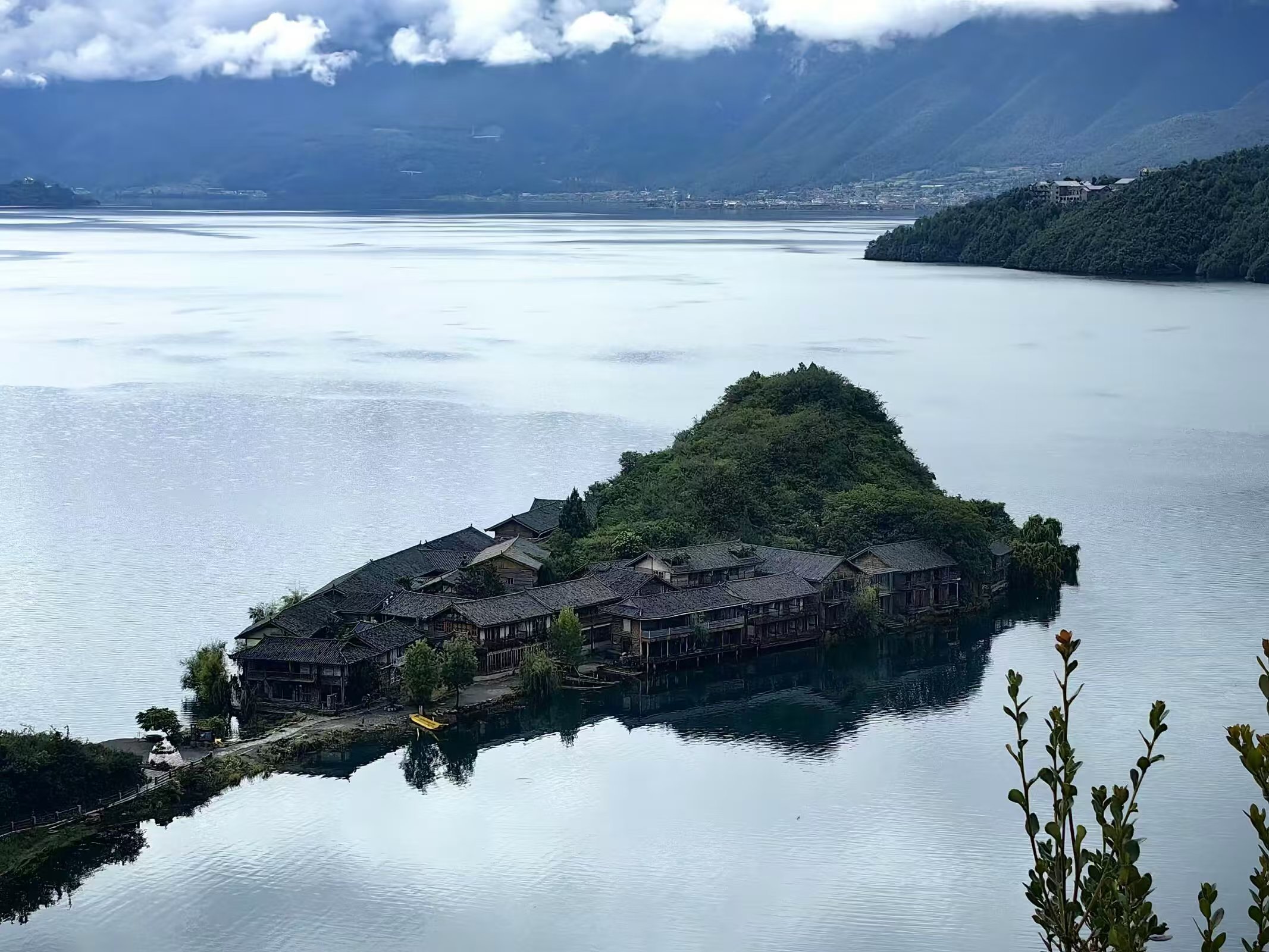 高奢雲南大理麗江瀘沽湖4日（全程奢宿5鑽+洱海騎行+觀玉龍雪山+喜洲古鎮風吹麥浪+非遺扎染體驗+豬槽船環湖登裡務比島+大理古鎮下午茶）