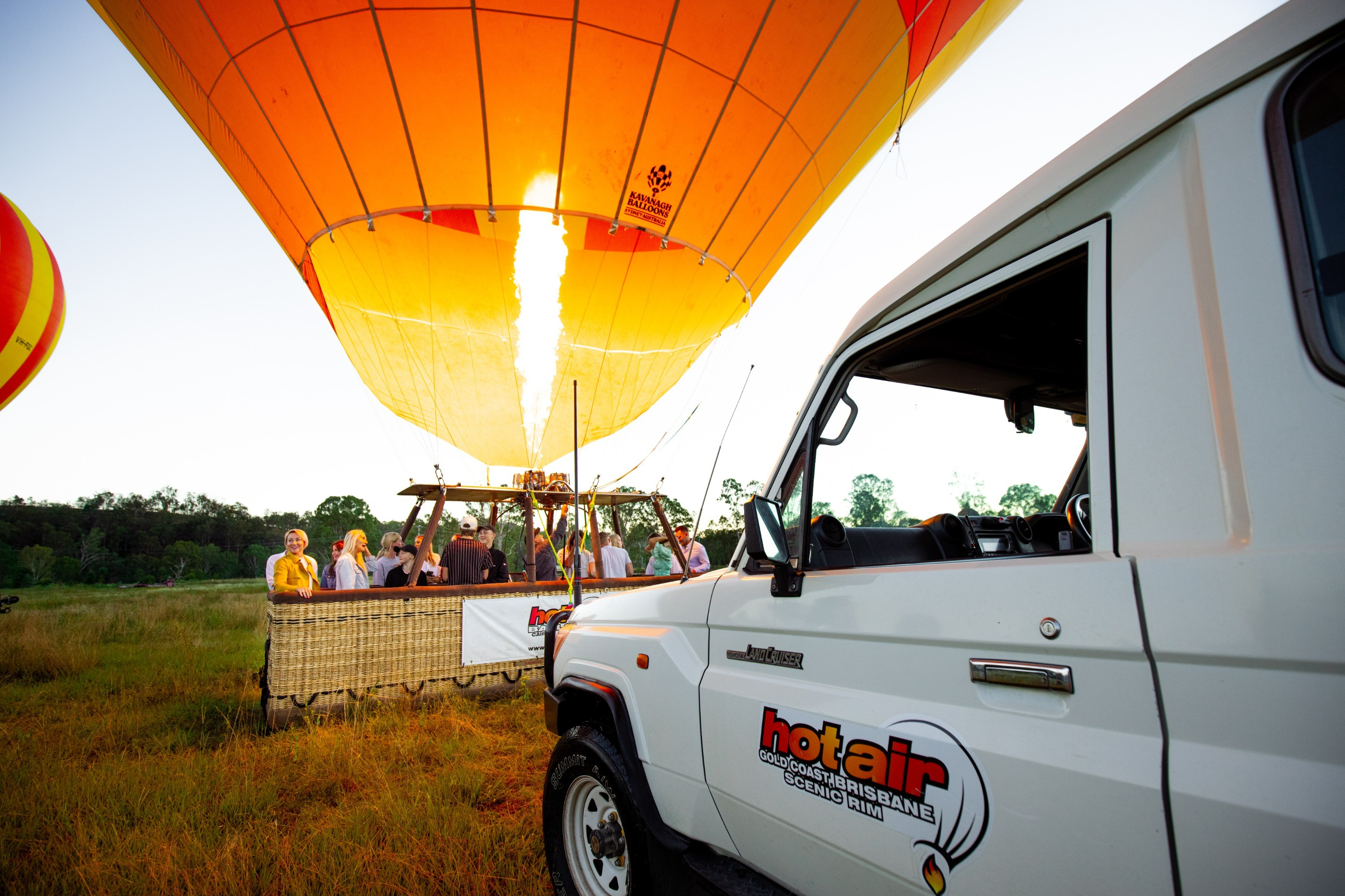 lifting hot air balloon in australia