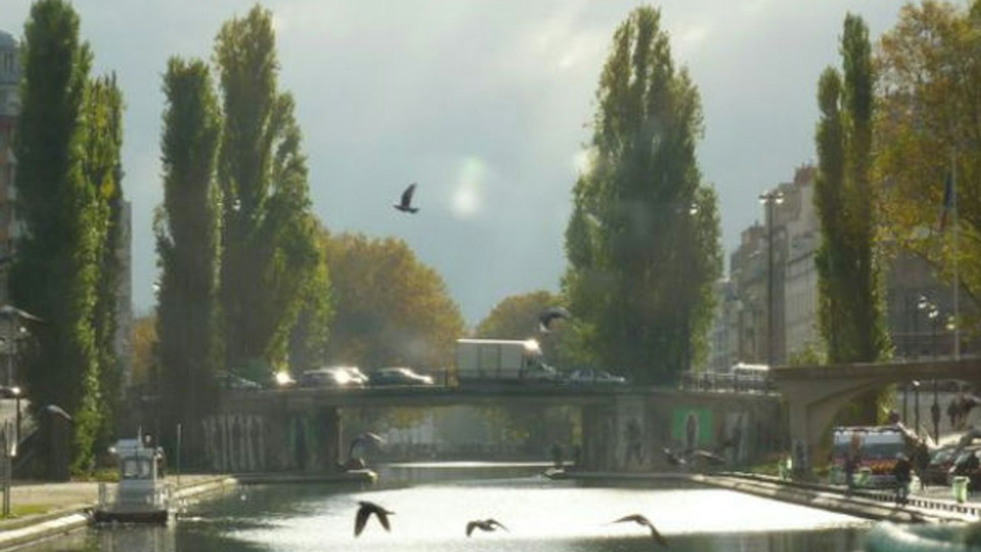 巴黎聖馬丁運河 (Saint-Martin Canal) 和塞納河 (Seine River) 遊船