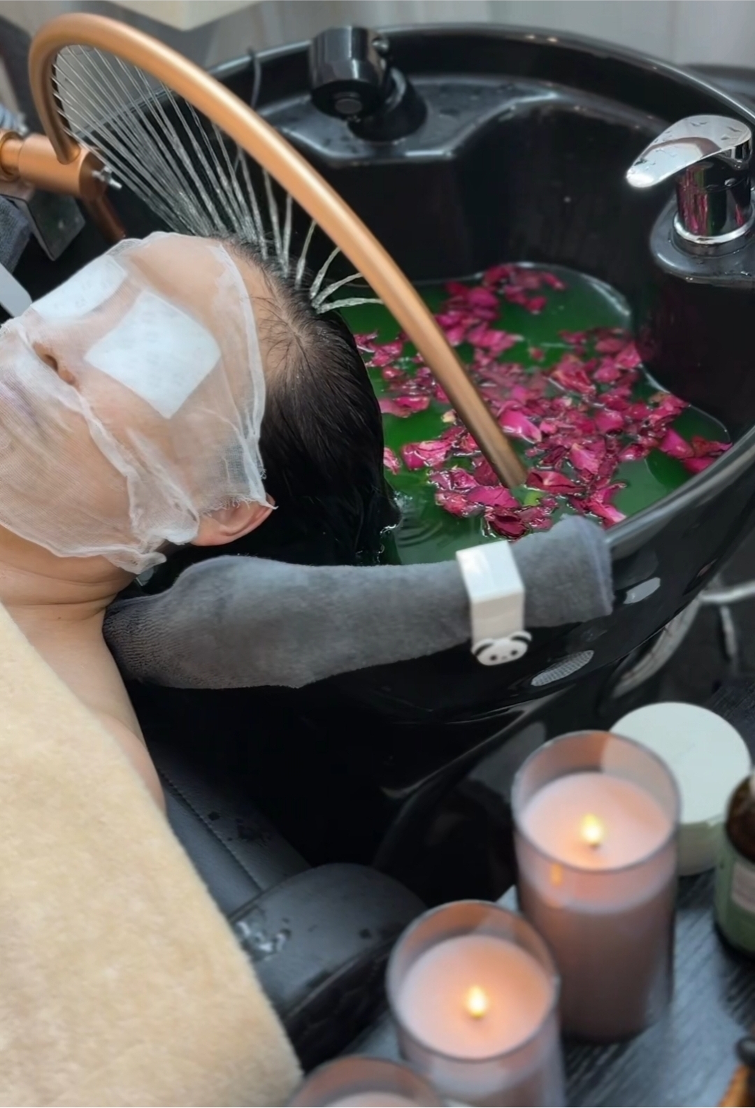 您可於現場支付臉部清潔與營養包費用。