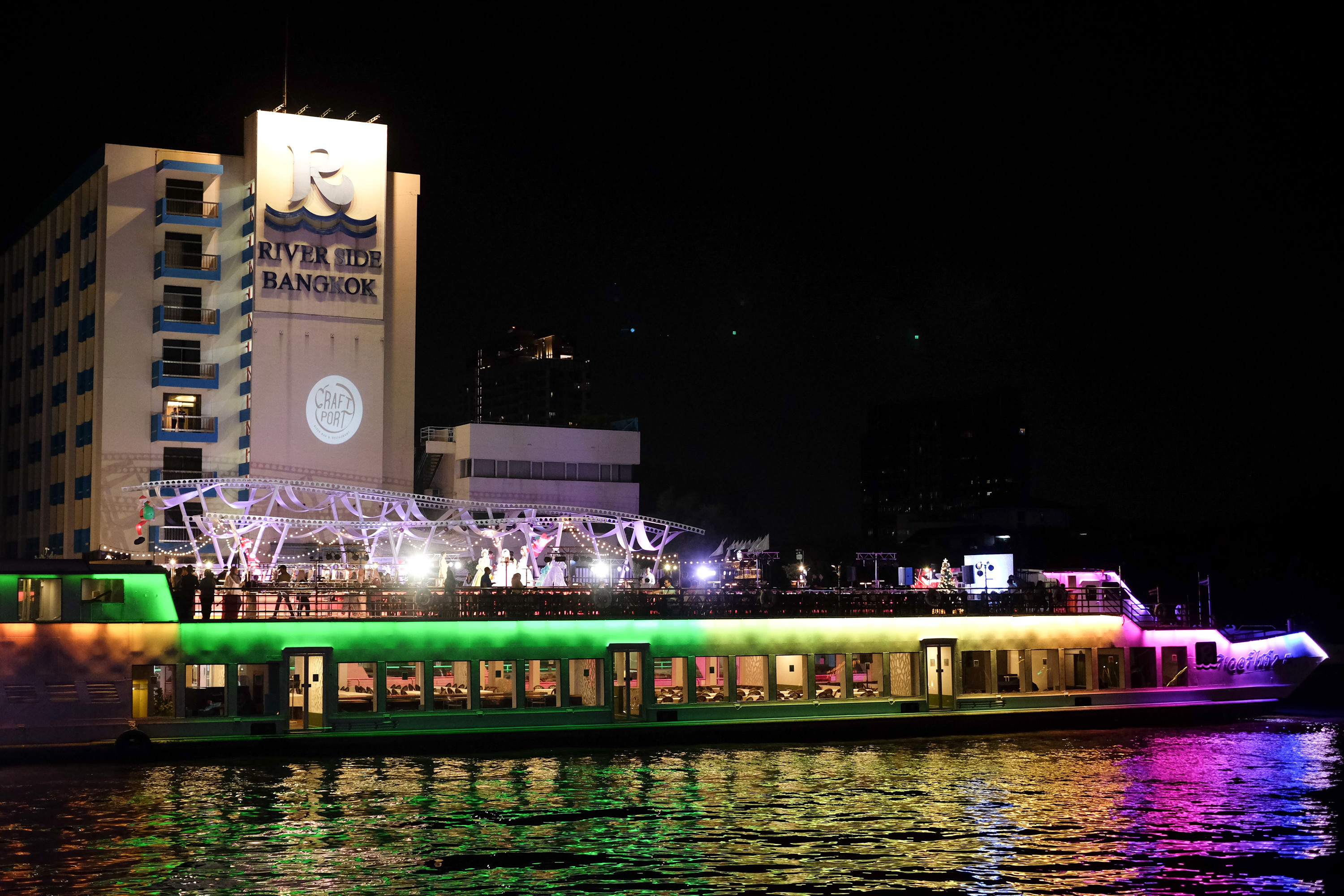 Riverside Kinlen Cruise in Bangkok