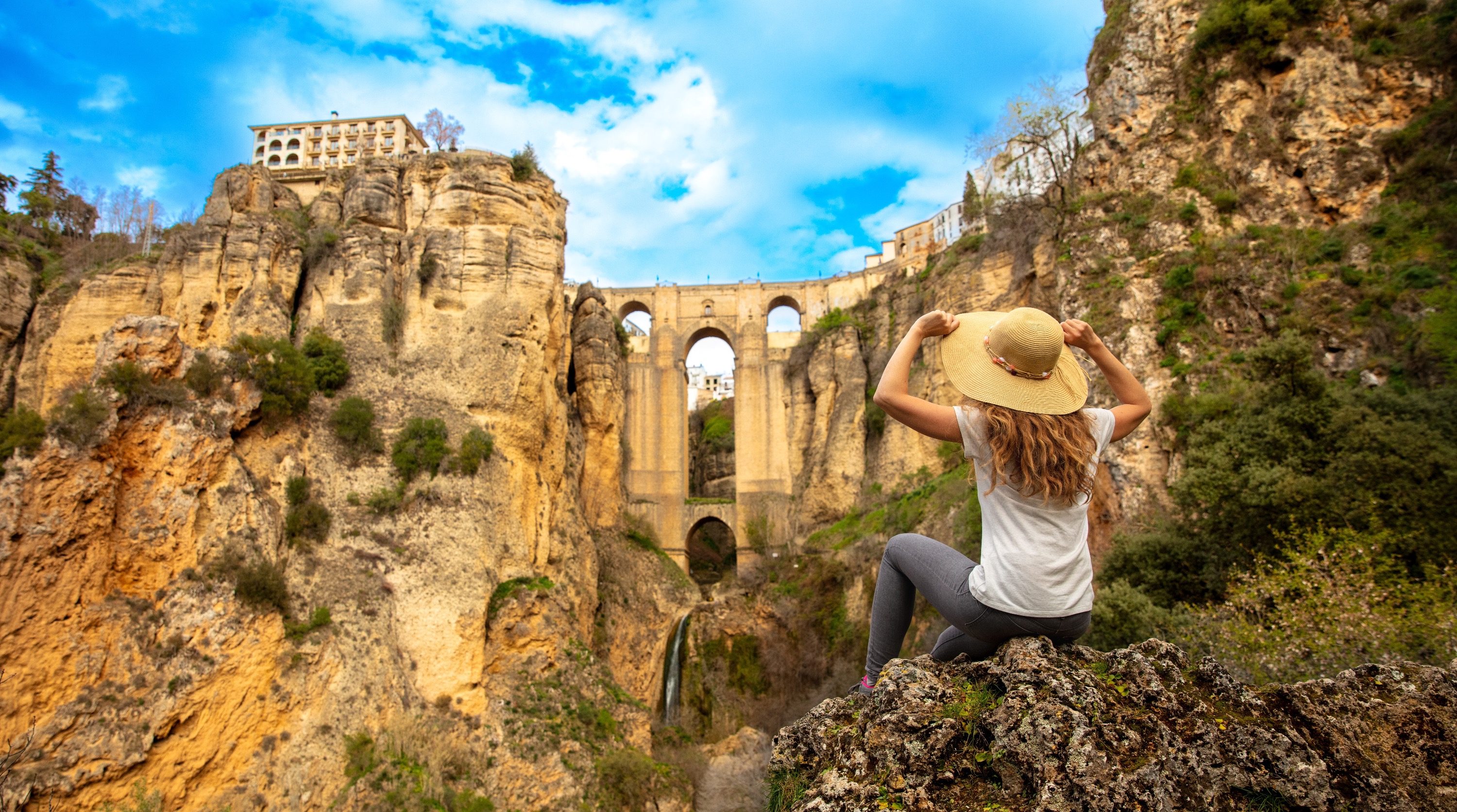 From Málaga: Ronda City Tour & Winery Experience with Wine Tasting