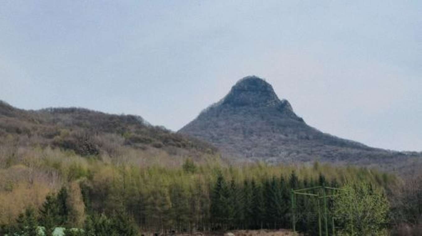 帽兒山山脈連綿渾重