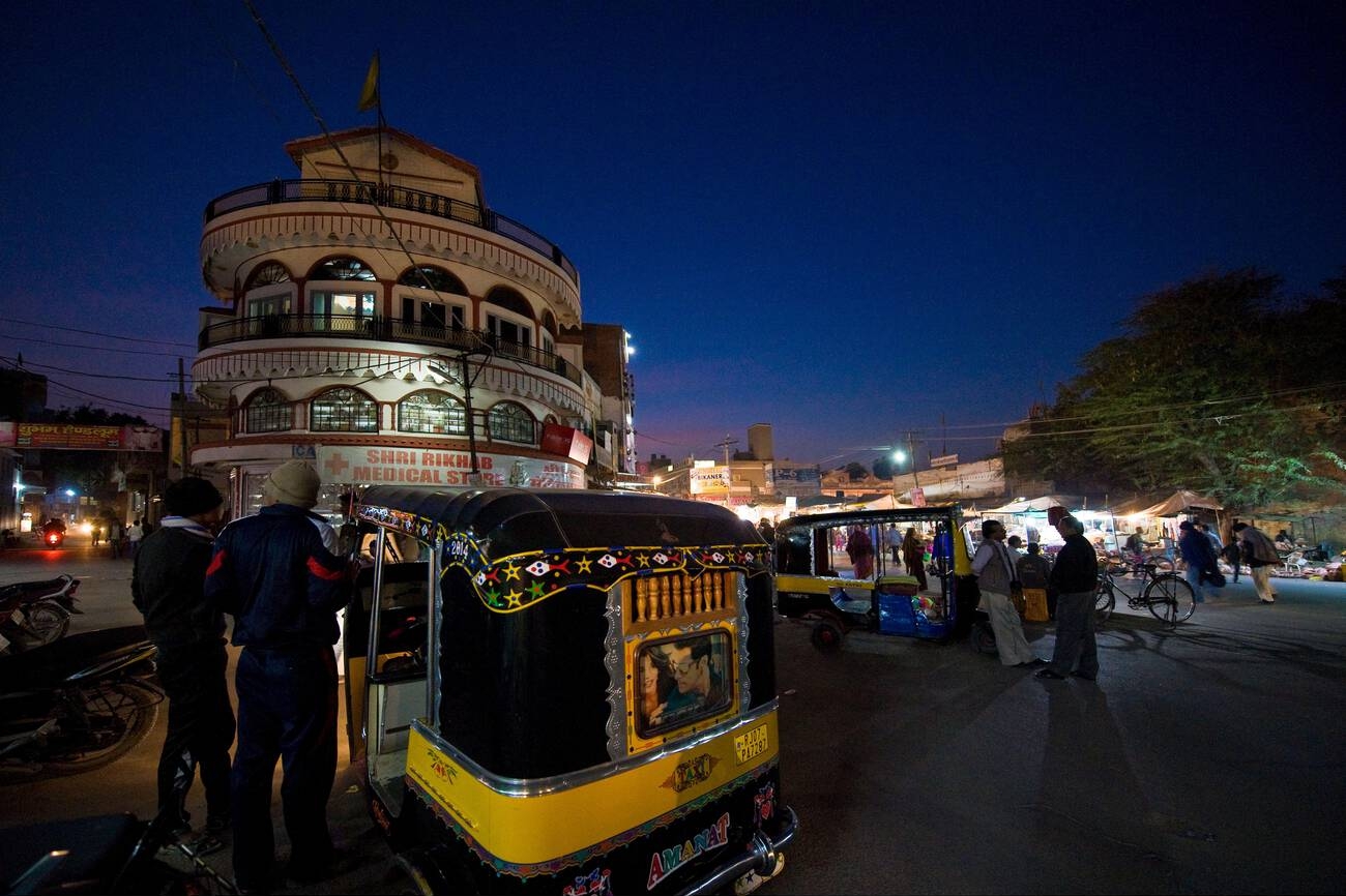 Night Walk in Bikaner: Culture, Lights & Stories with a Local Guide