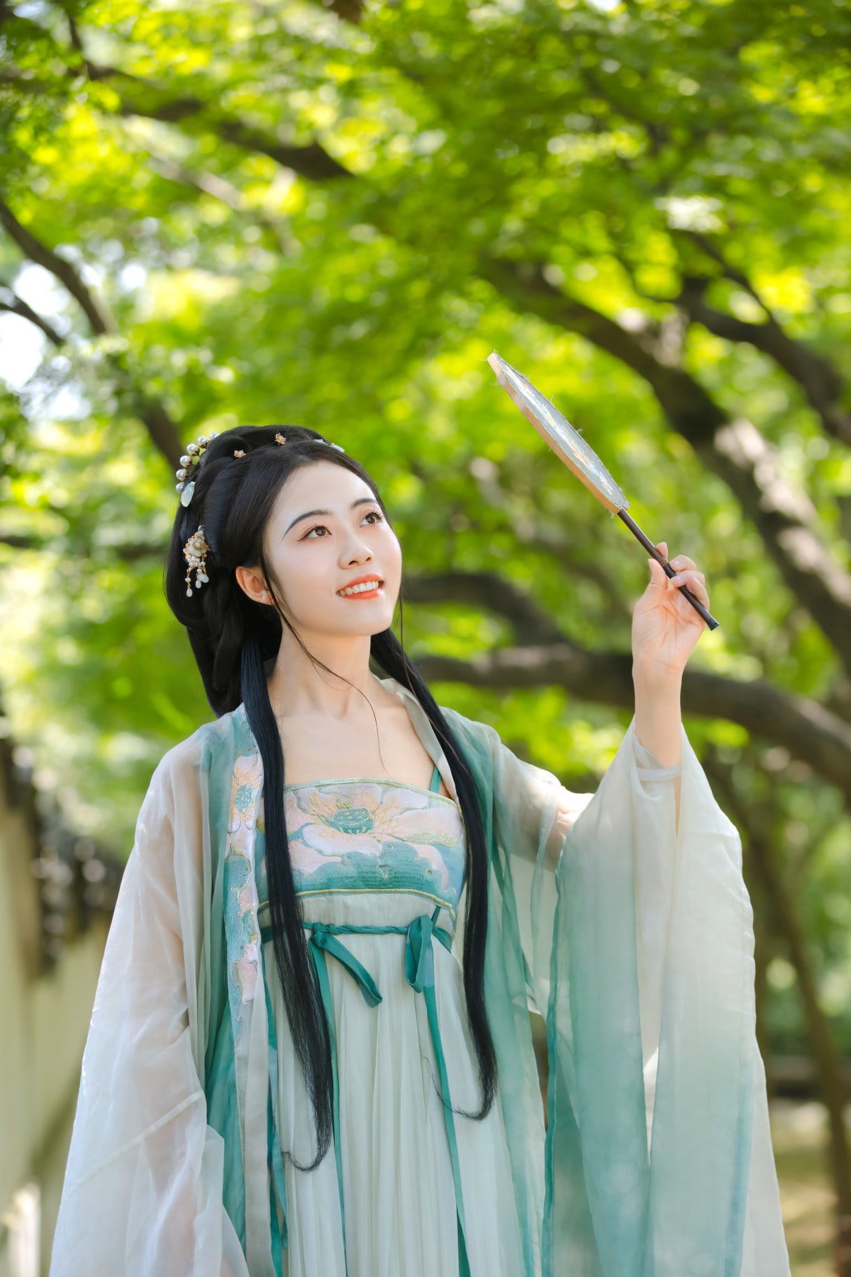 蘇州漢服旅拍（含漢服服裝+化妝+髮型髮飾+道具+底片全送）