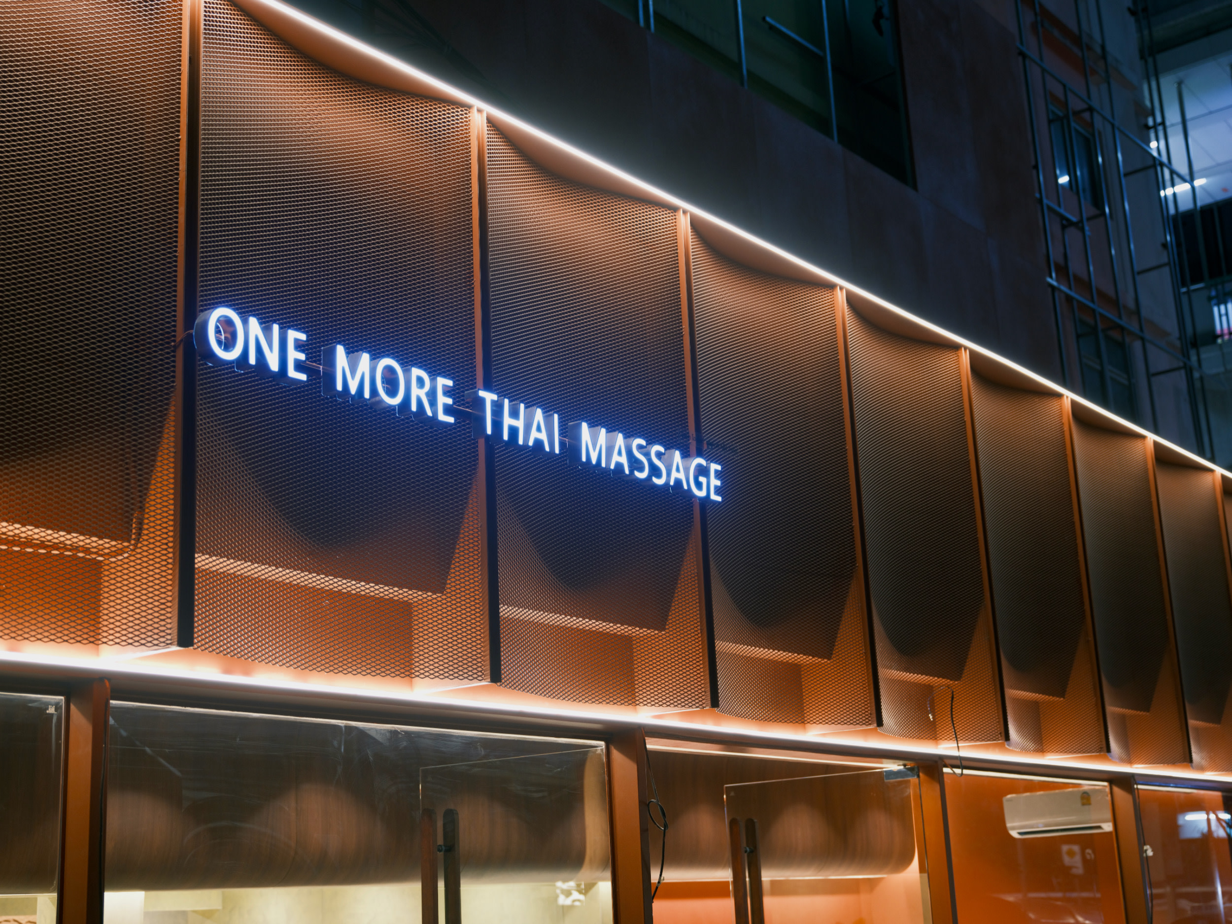 원 모어 타이 마사지 & 스파 앳 칫롬 인 방콕