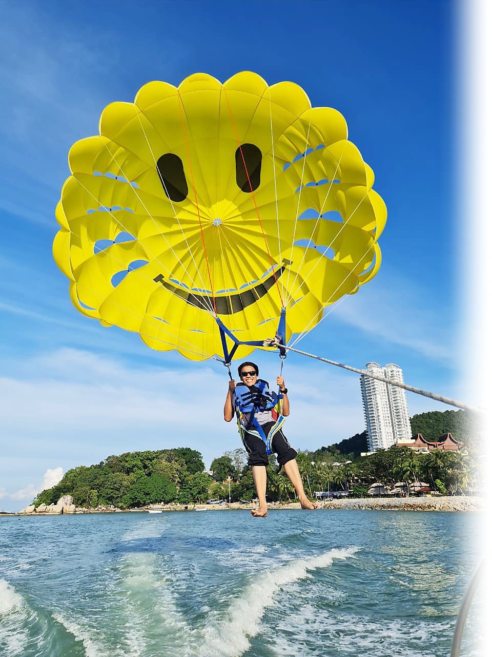 Parasailing & Banana Boat Experience in Batu Feringgi