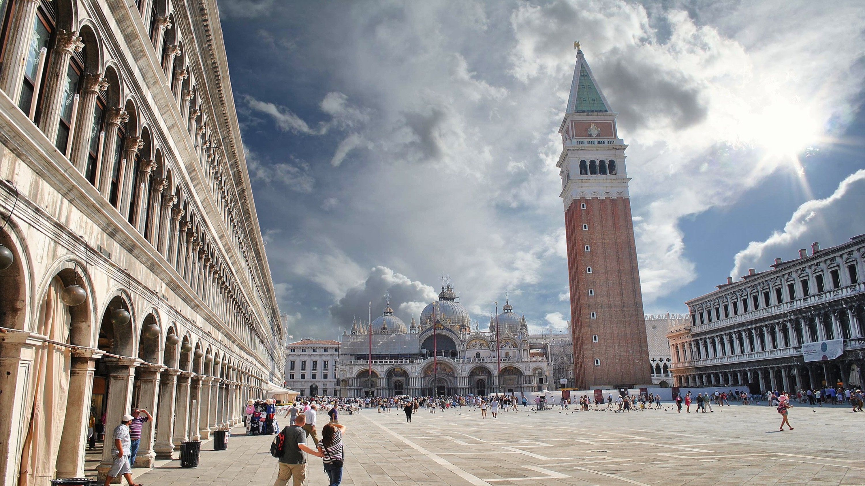 St. Mark's Square & Doge's Palace walking tour with gondola ride