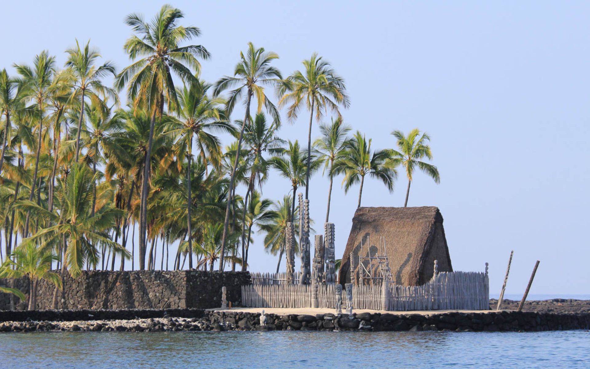 在卡洛科霍諾科豪國家歷史公園 (Kaloko-Honokohau National Historical Park) 探索傳統的夏威夷魚塘和海堤。