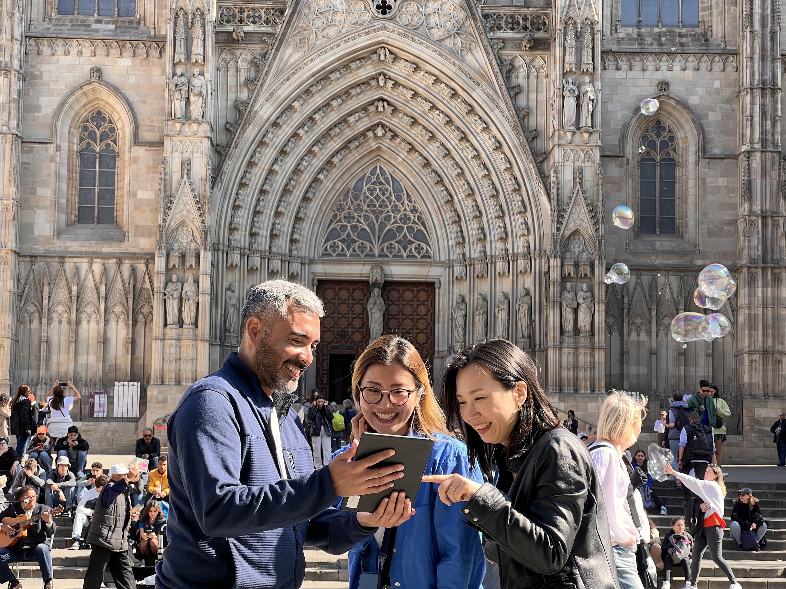 Barcelona's Gothic Quarter Guided Tour, Flamenco Show & Tapas Dinner