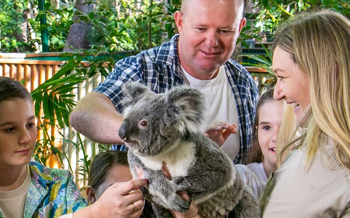 Currumbin Wildlife Sanctuary, Australia's easternmost lighthouse, and Gold Coast day tour (Chinese Guided)