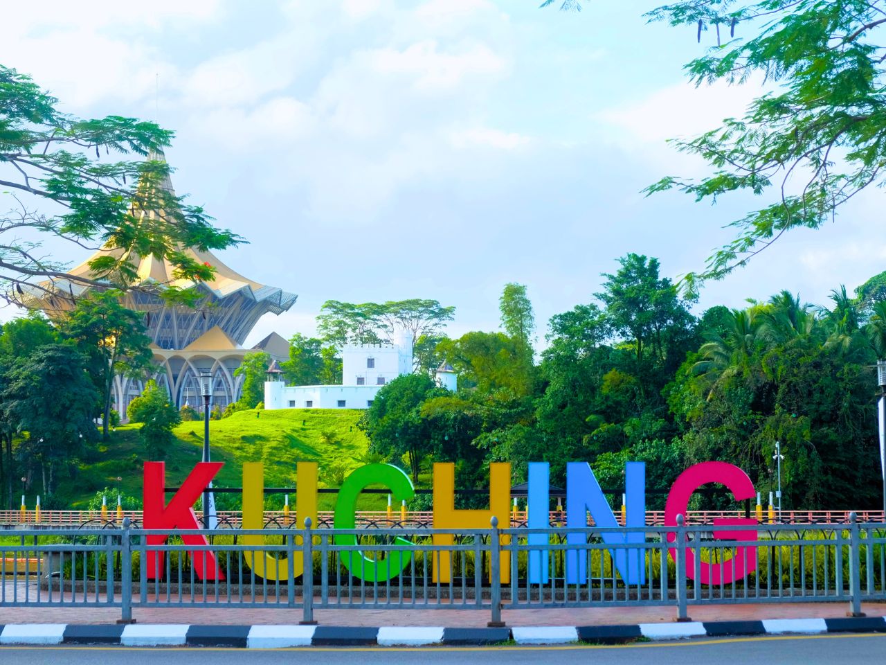 Kuching Heritage City Walking Tour with Boat Ride and Lunch