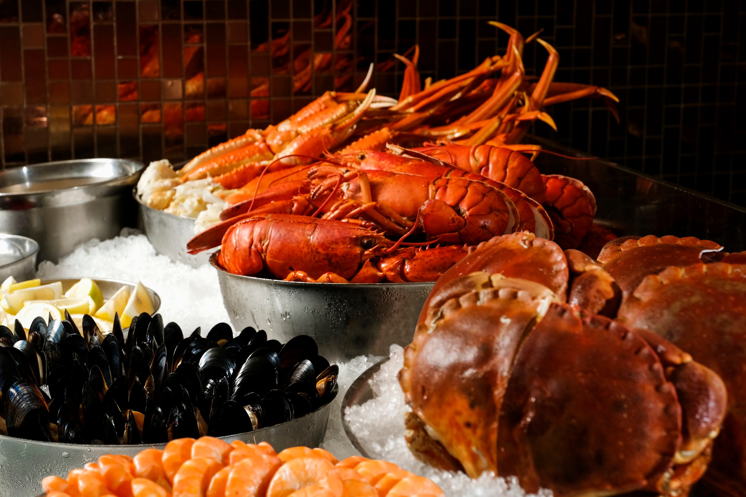 酒店自助餐 美食 派對聚會 公司活動 學校及教會 船河 會所 教堂 婚宴 親子 家庭 生日會 慶祝