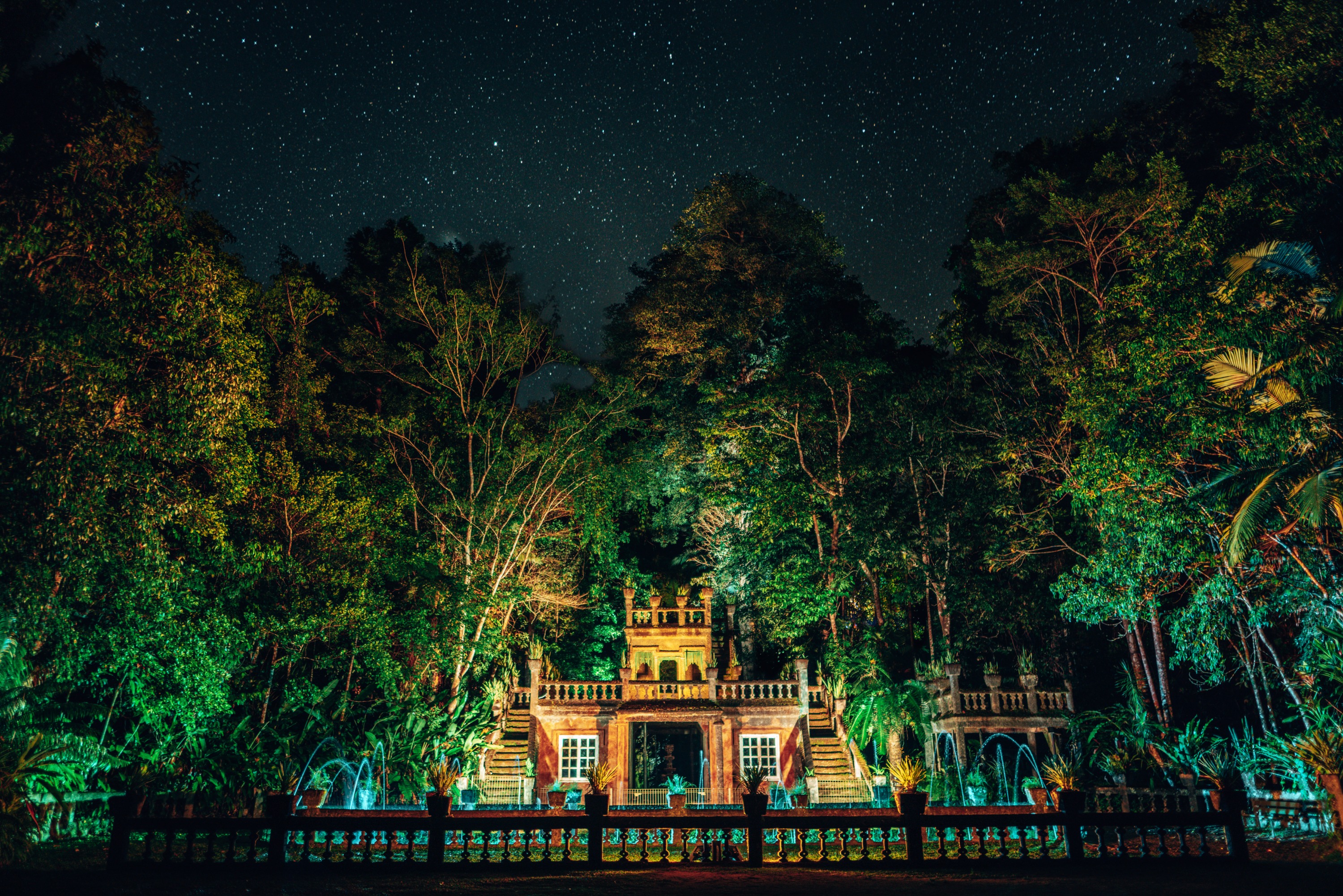 Cairns Paronella Park Day and Night Tour with Chinese Guide