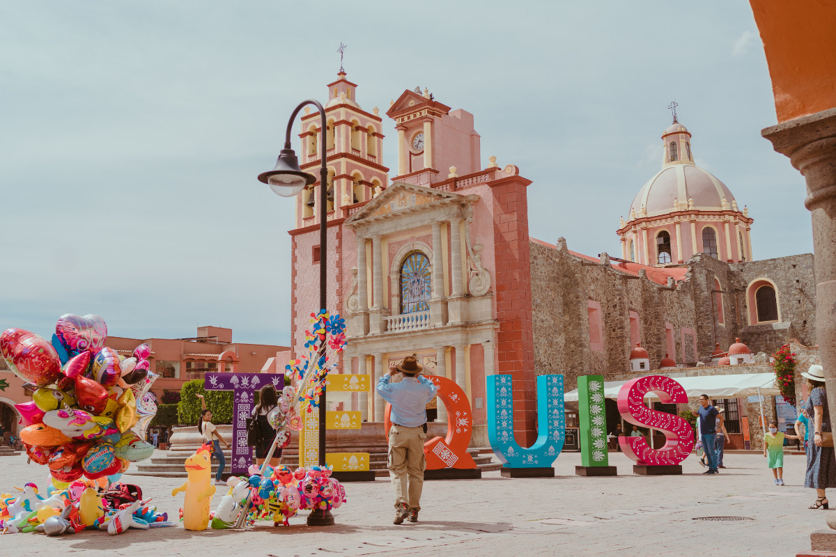 Capturing beautiful moments in Tequisquiapan with its charming streets and colorful architecture