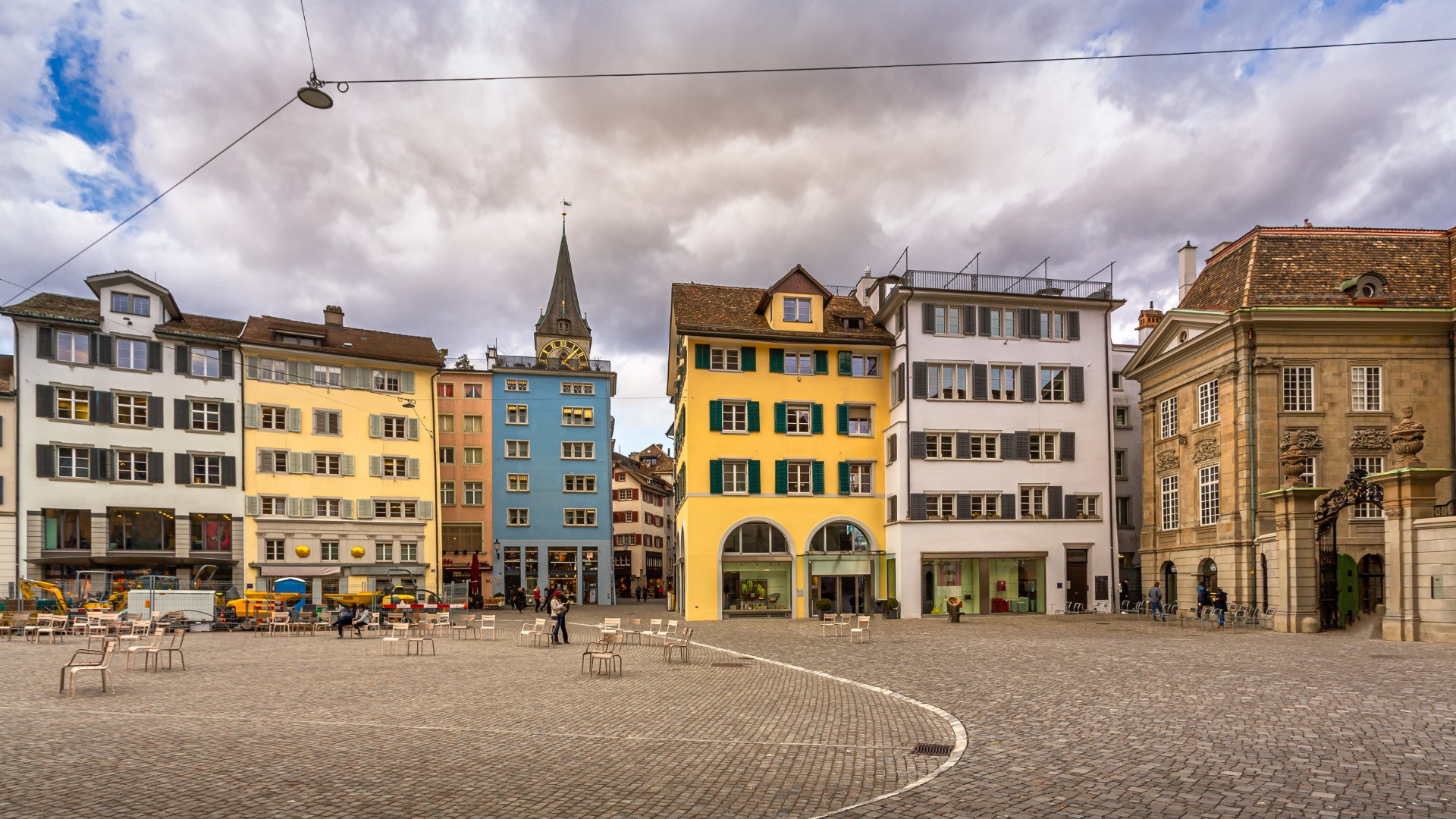 舊城區:蘇黎世 (Zurich) 舊城區是個迷人且充滿歷史感的街區,遍布鵝卵石街道、狹窄巷弄和色彩繽紛的建築。這裡也是許多蘇黎世 (Zurich) 最受歡迎的旅遊景點所在地,包括大教堂 (Grossmünster) 和聖母教堂 (Fraumünster)。 舊城區:蘇黎世 (Zurich) 舊城區是個迷人且充滿歷史感的街區,遍布鵝卵石街道、狹窄巷弄和色彩繽紛的建築。這裡也是許多蘇黎世 (Zurich) 最受歡迎的旅遊景點所在地,包括大教堂 (Grossmünster) 和聖母教堂 (Fraumünster)。