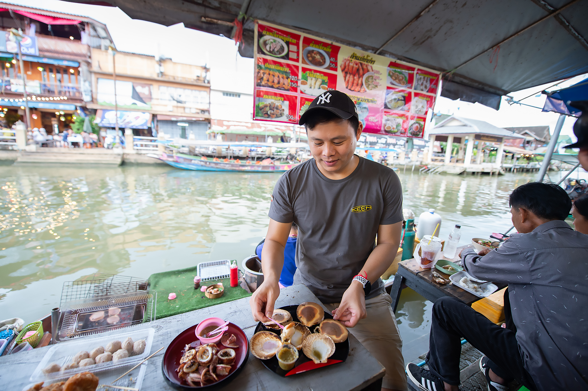 饕客最愛的安帕瓦水上市場，超多道地美食等你來嚐鮮！