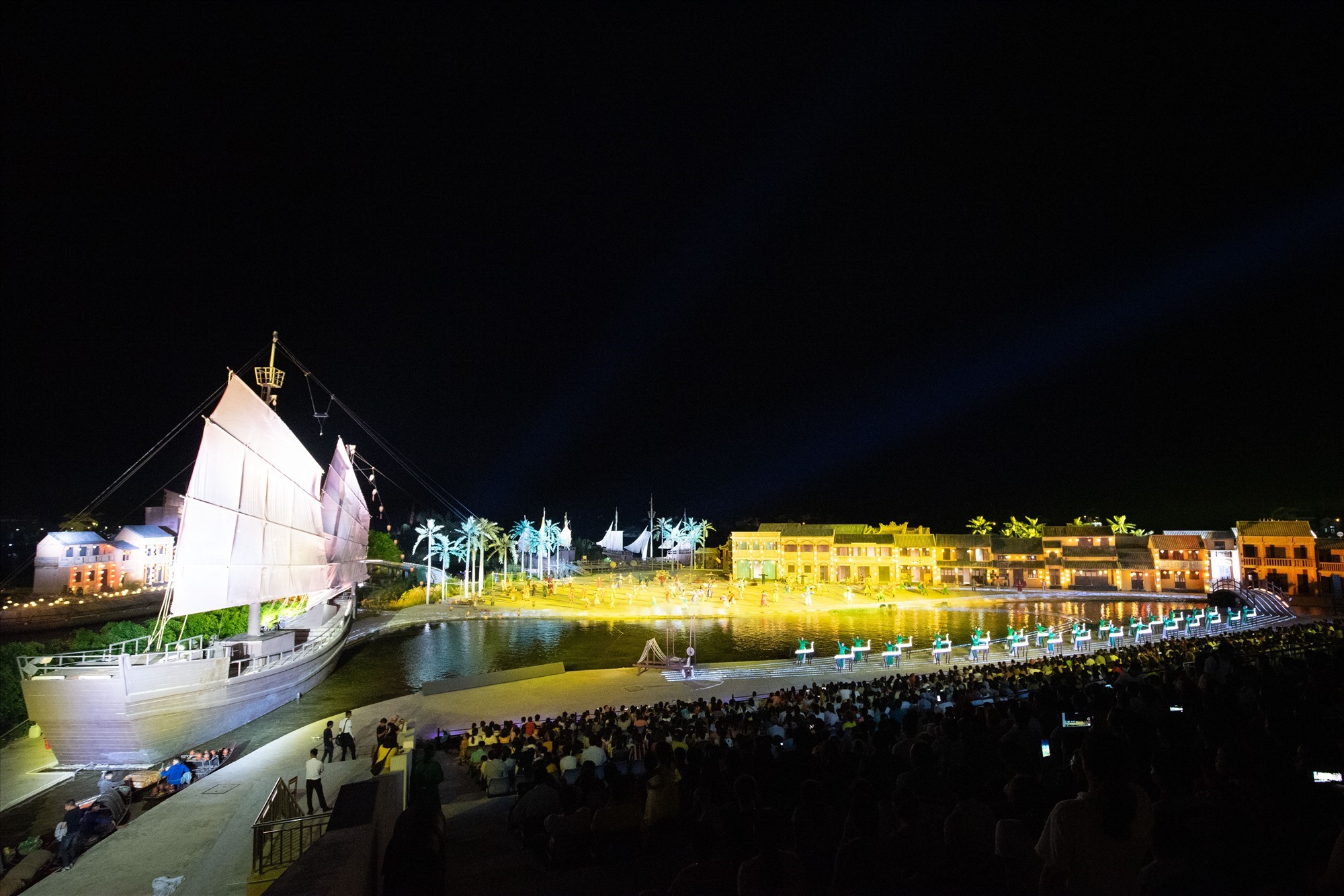 rent a car to watch Hoi an memories show