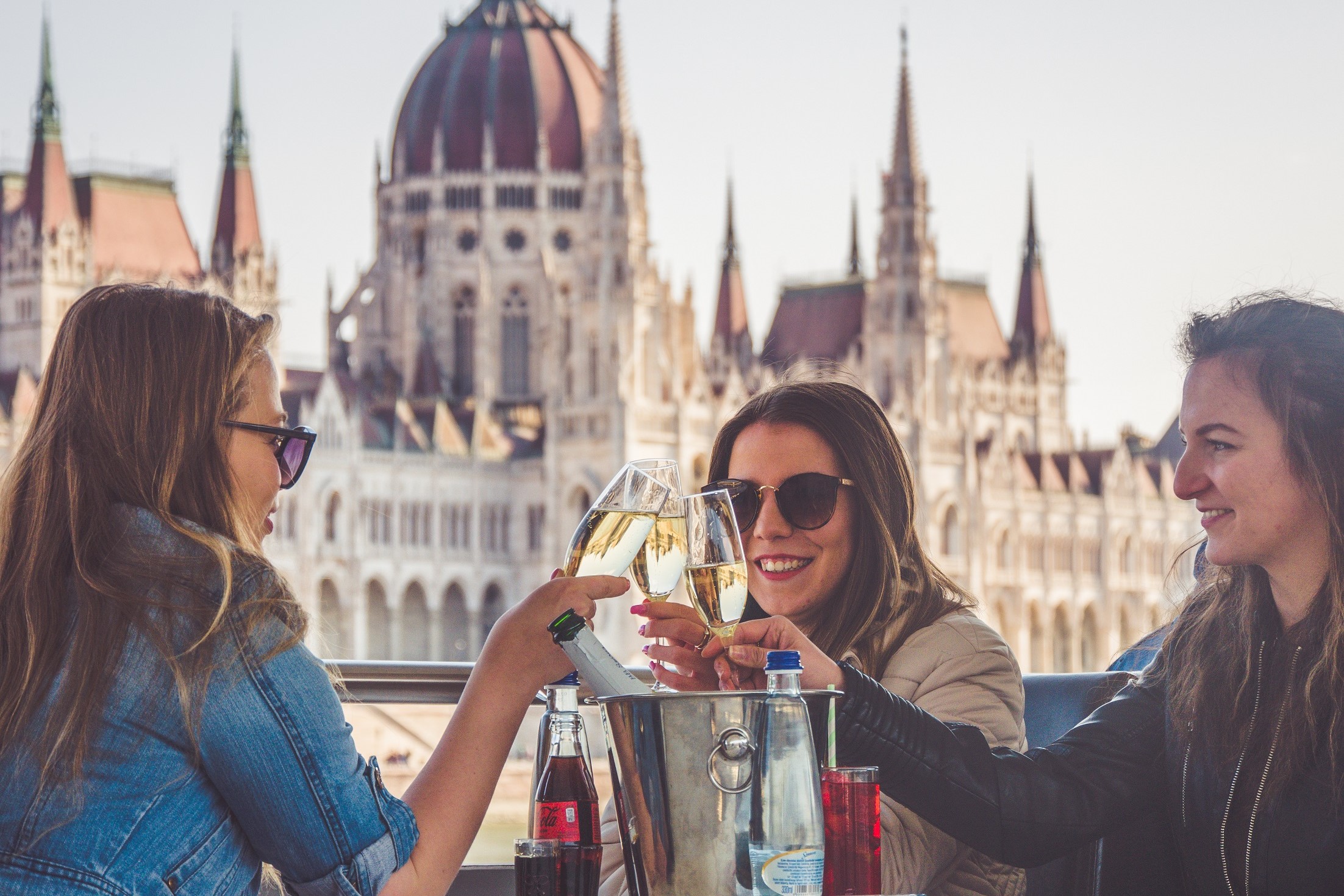 Sightseeing Cruise with Unlimited Booze in Budapest