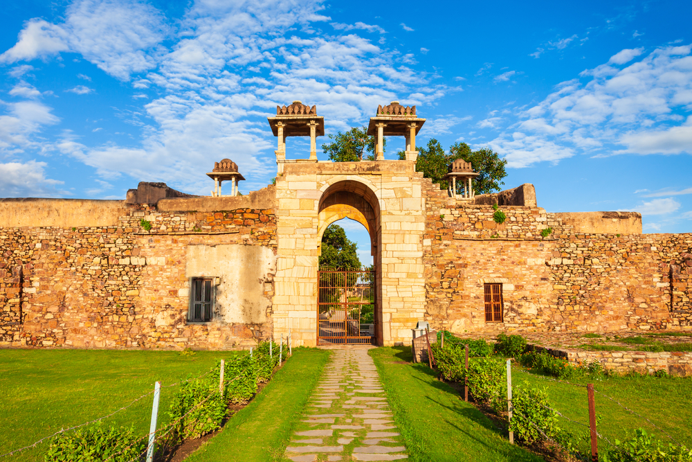 Explore Chittorgarh Fort: Private Day Trip from Udaipur by Car