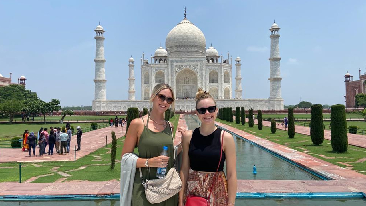 From Delhi: Private Day Trip to Agra by Gatiman Express Train