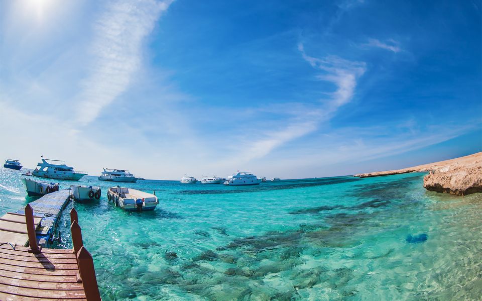 馬卡迪灣浮潛游艇之旅（含水上運動 & 午餐）